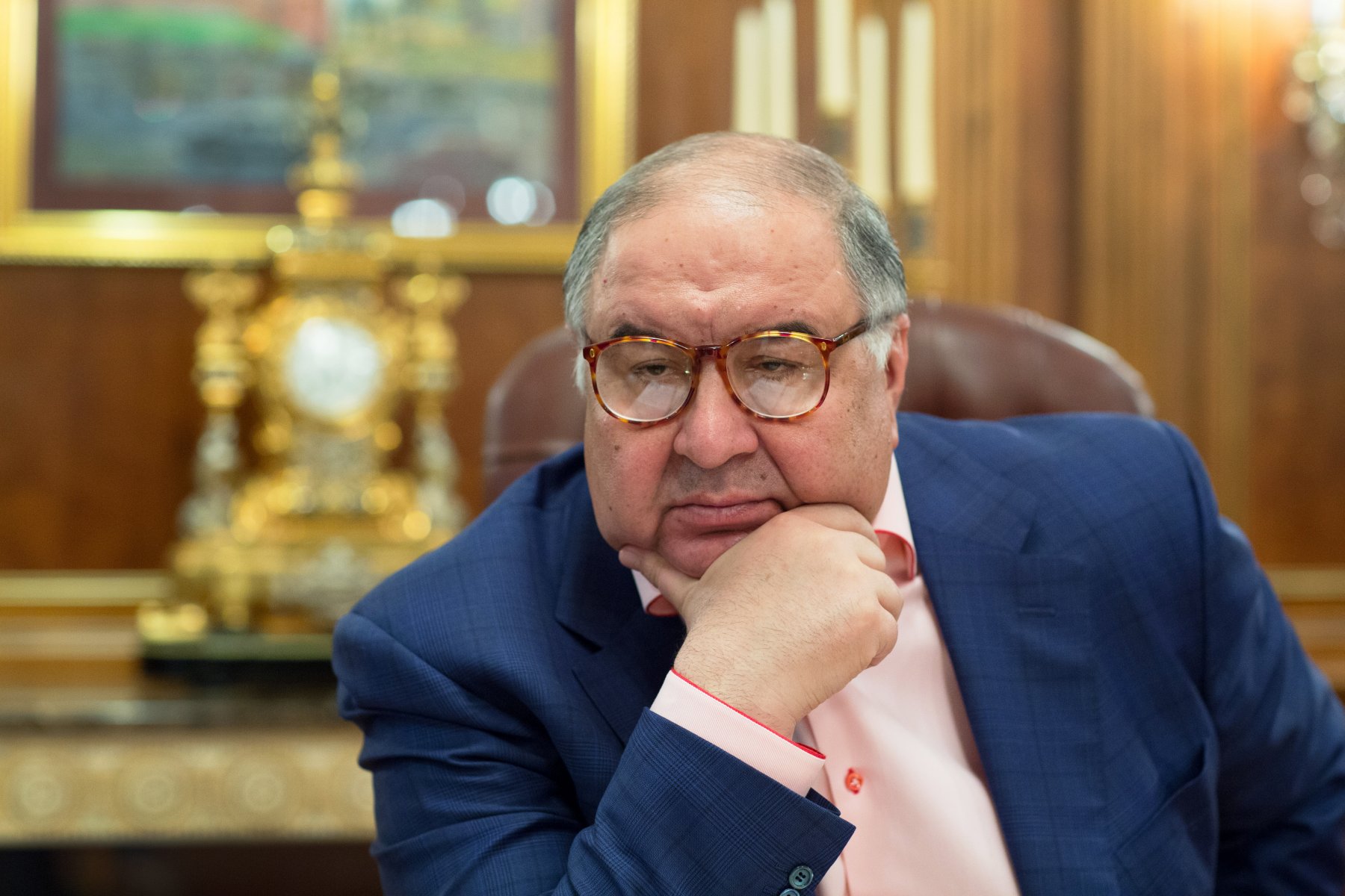 Губернатор Подмосковья Воробьев наградил олигарха Усманова 