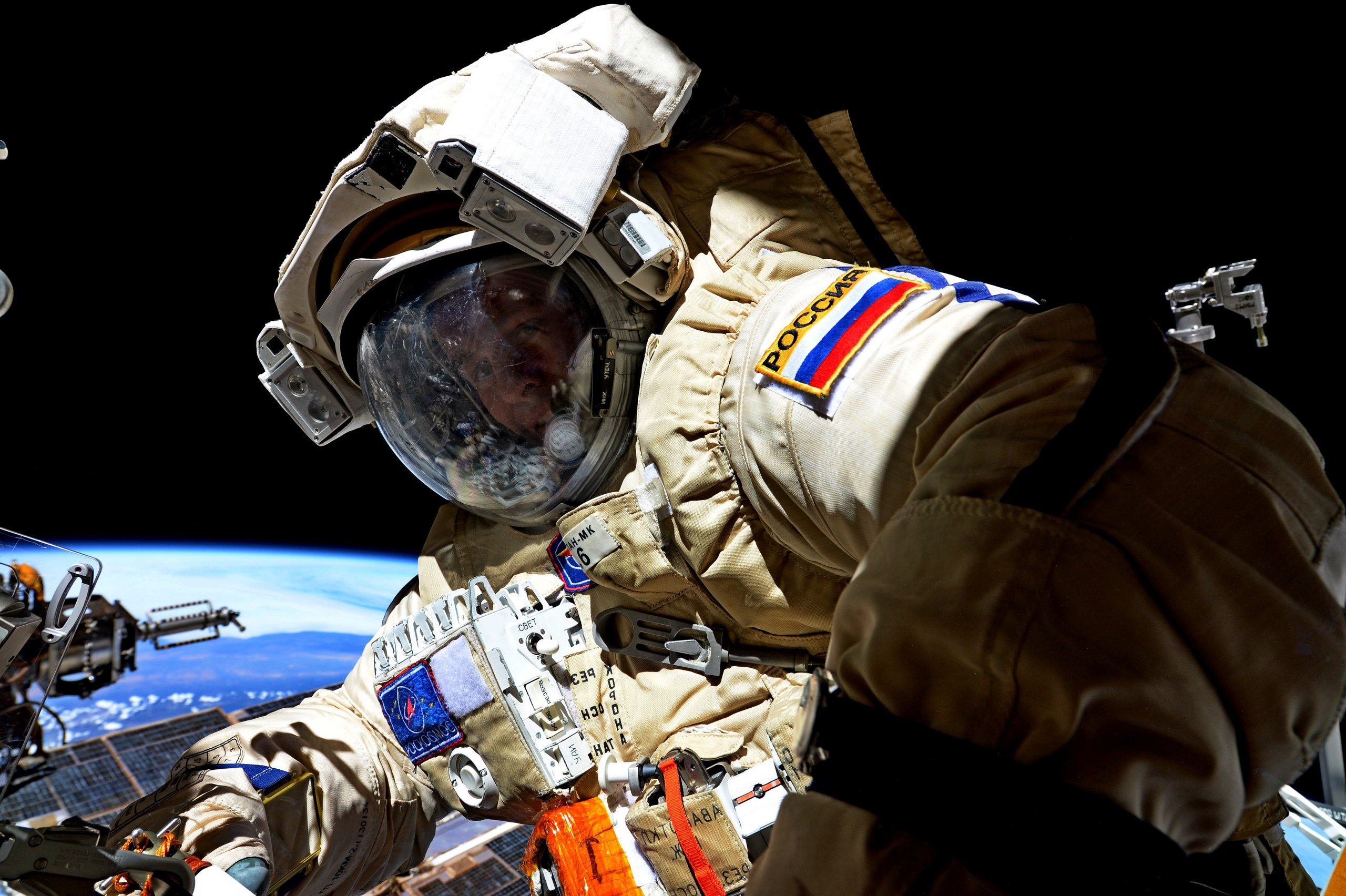 Госдума планирует поднять зарплату космонавтам до 500 тысяч рублей