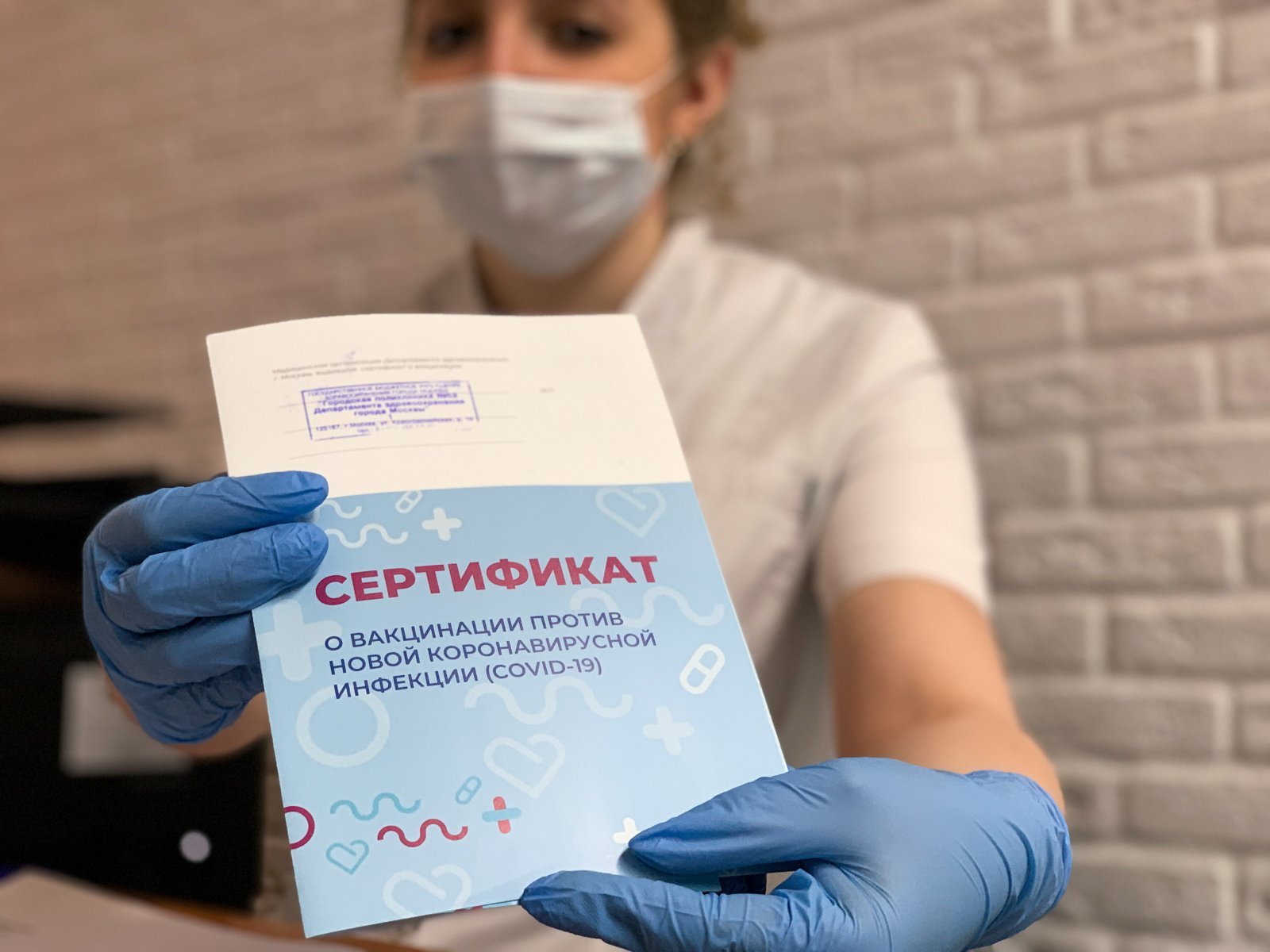 В столице задержали курьера с поддельным сертификатом о введение вакцины 
