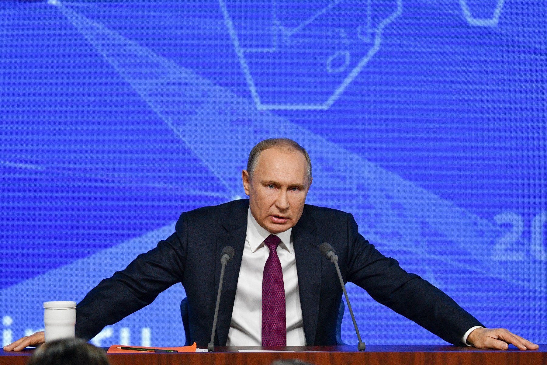 Путин рекомендовал главам регионов установить контроль над процессом вакцинации