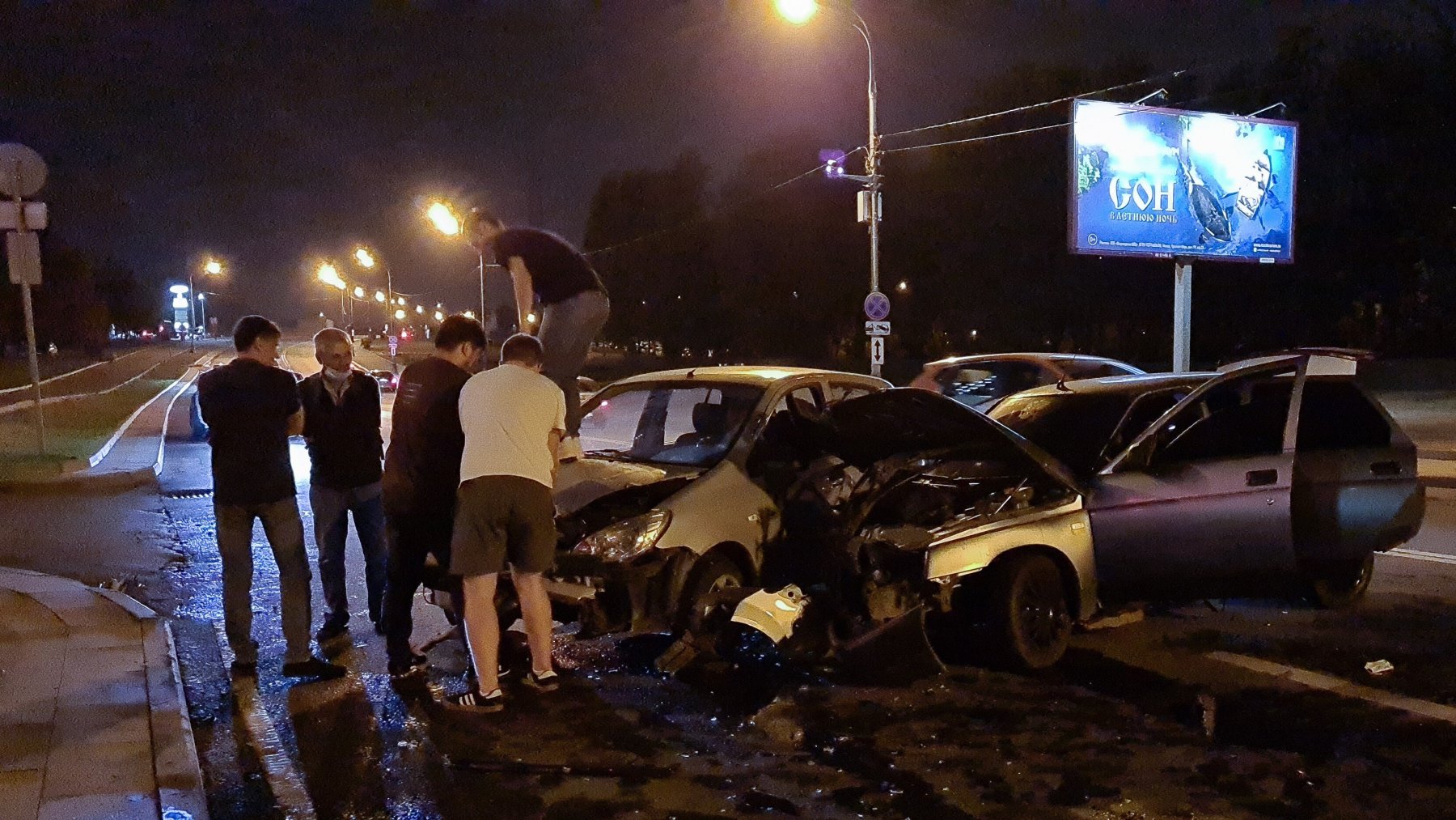 В Подмосковье на трассе А108 погибли три человека, в том числе несовершеннолетняя