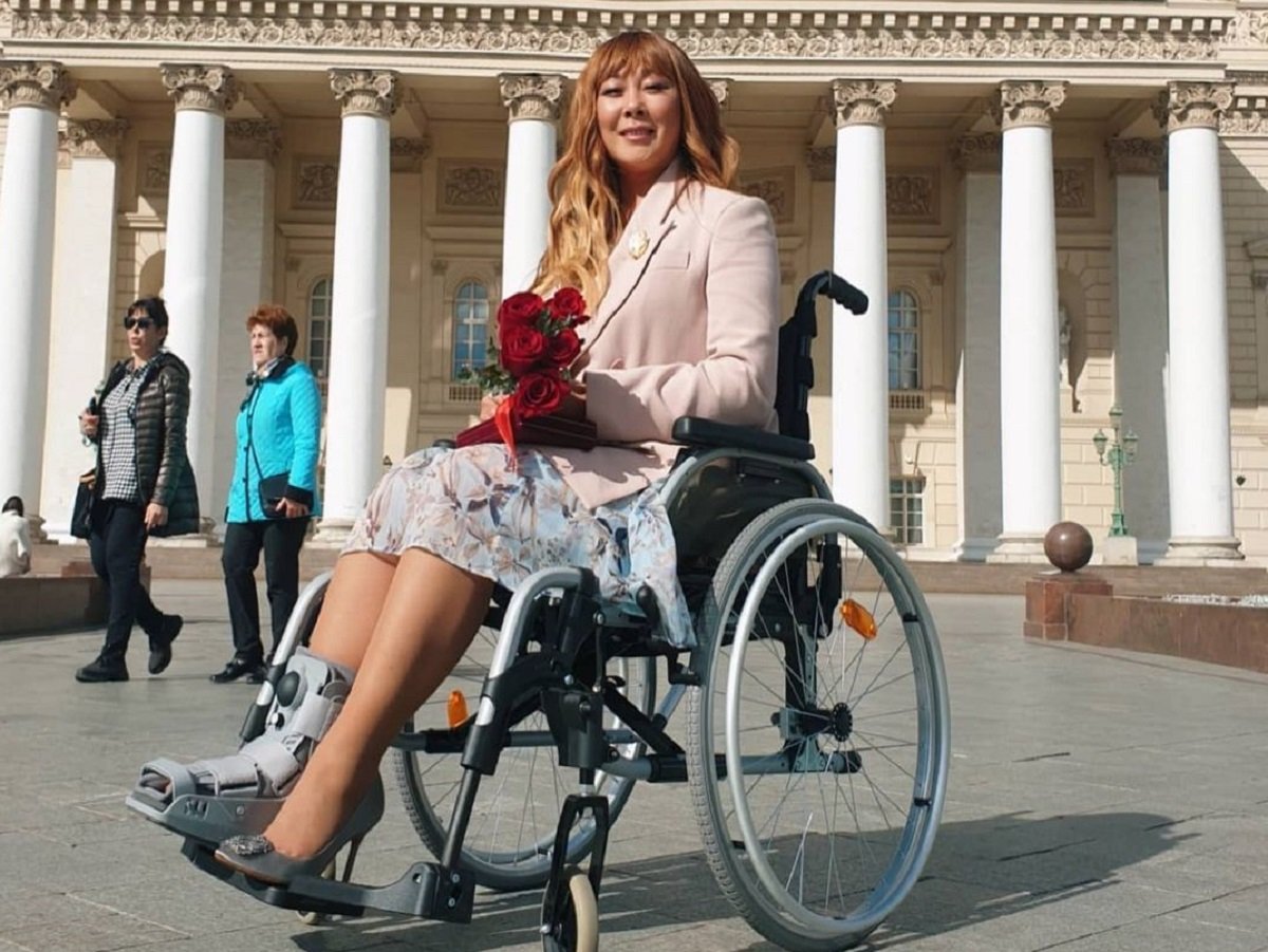 Как Анита Цой оказалась в инвалидном кресле