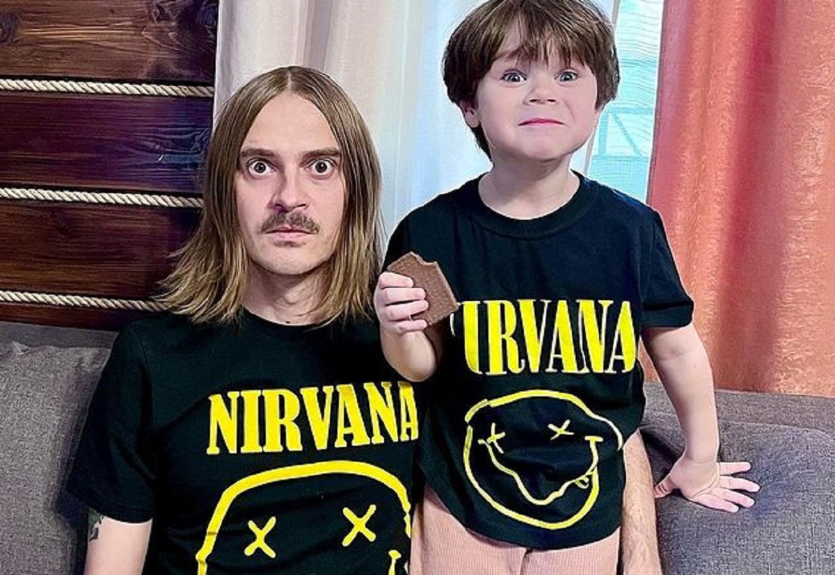 Вокалист группы «Little Big» Илья Прусикин опубликовал фото с подросшим сыном