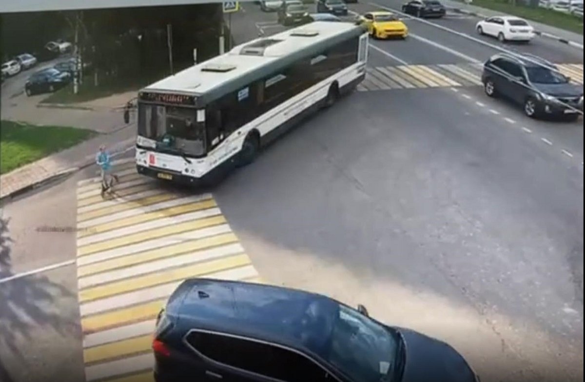 В Подмосковье осудили водителя автобуса, задавившего девочку на самокате