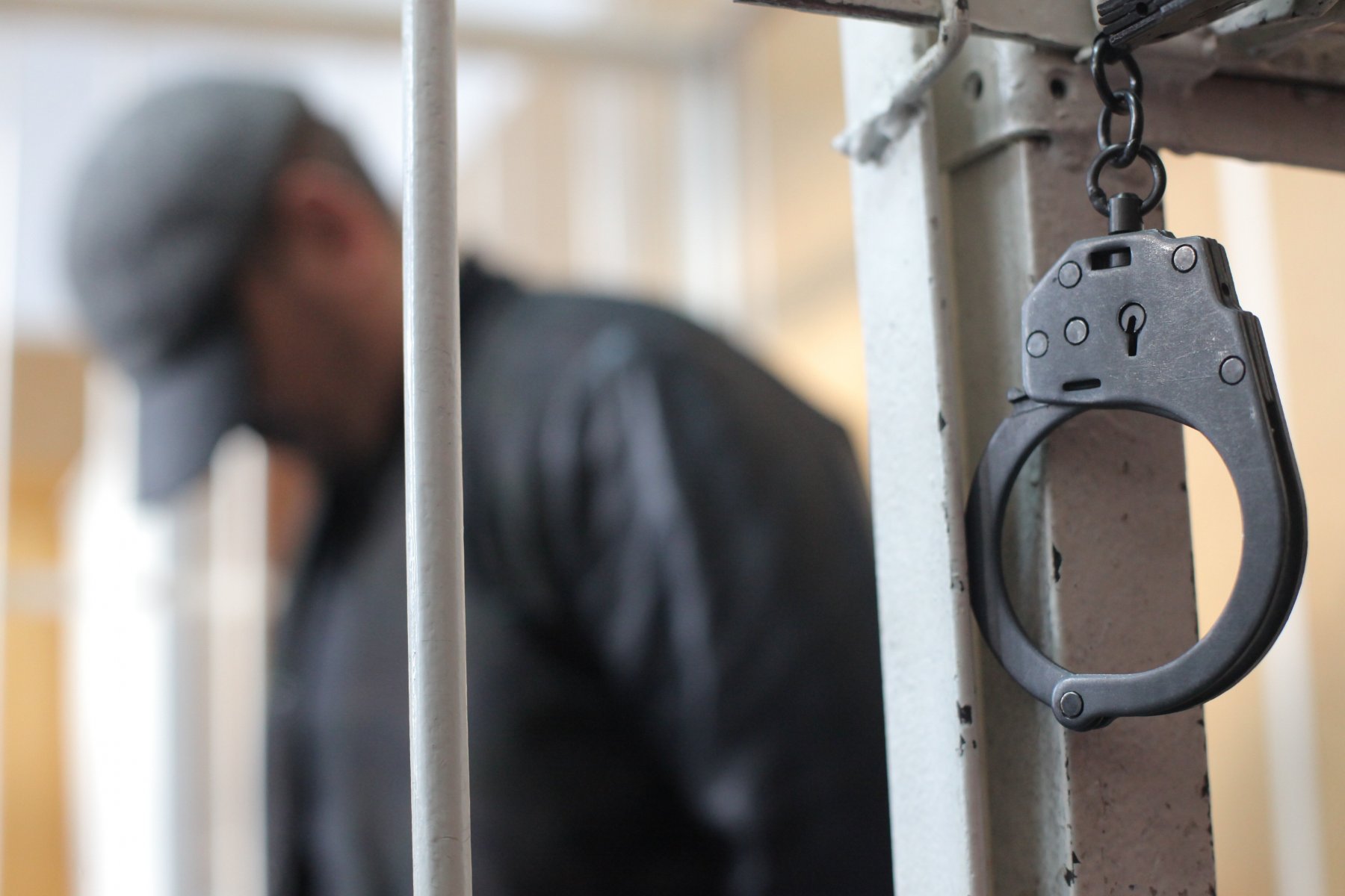 Бывшего сотрудника московской полиции признали виновным в получении взятки