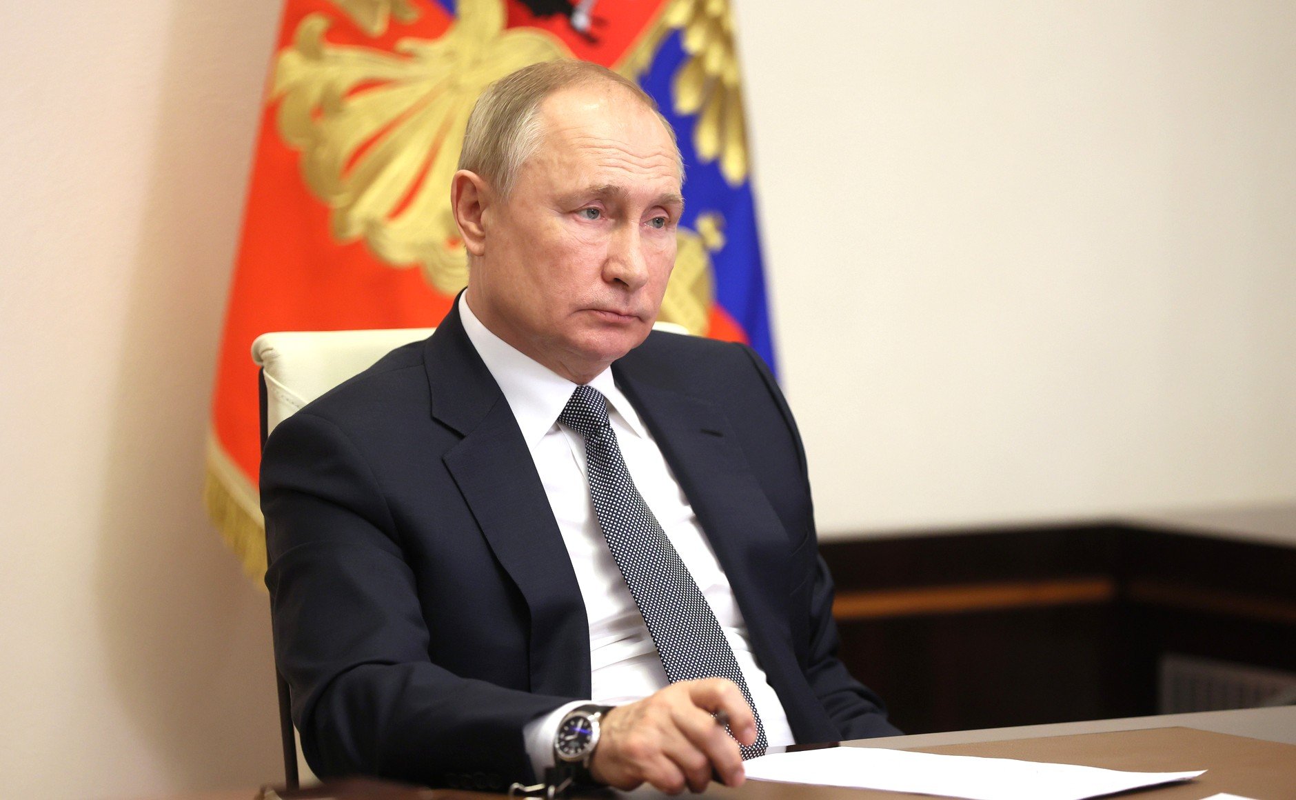 Жители России назвали самые важные вопросы к Путину 