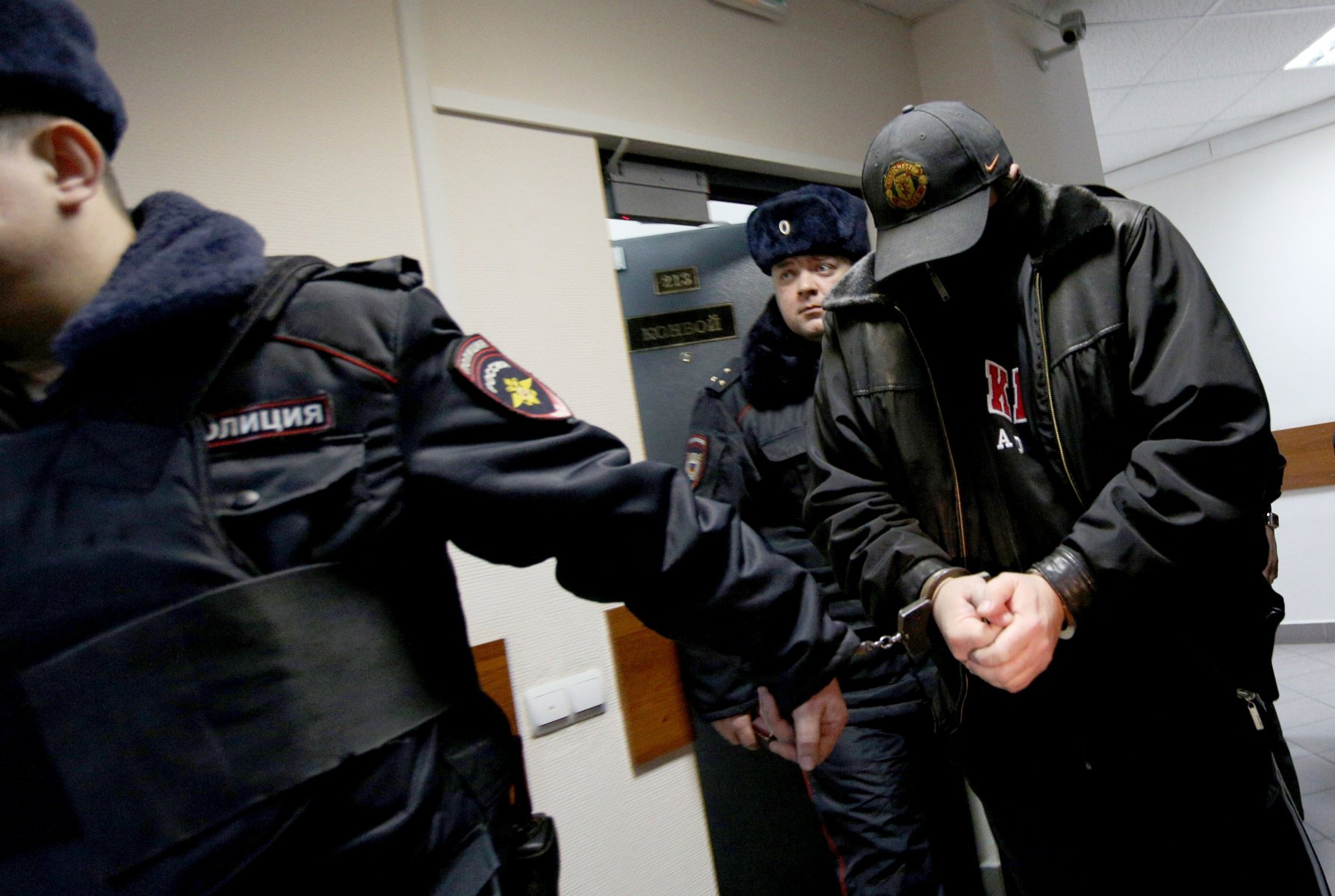  В Подмосковье за серийные нападения на салоны связи осудили банду