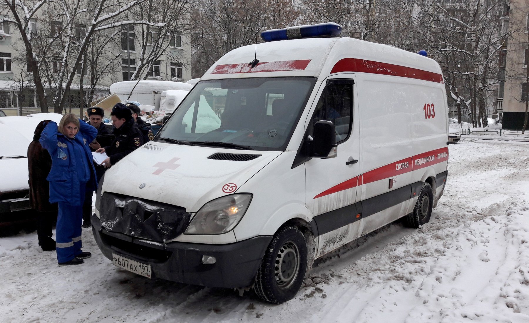 Утром 1 января в Серпухове из окна выпала 17-летняя девушка