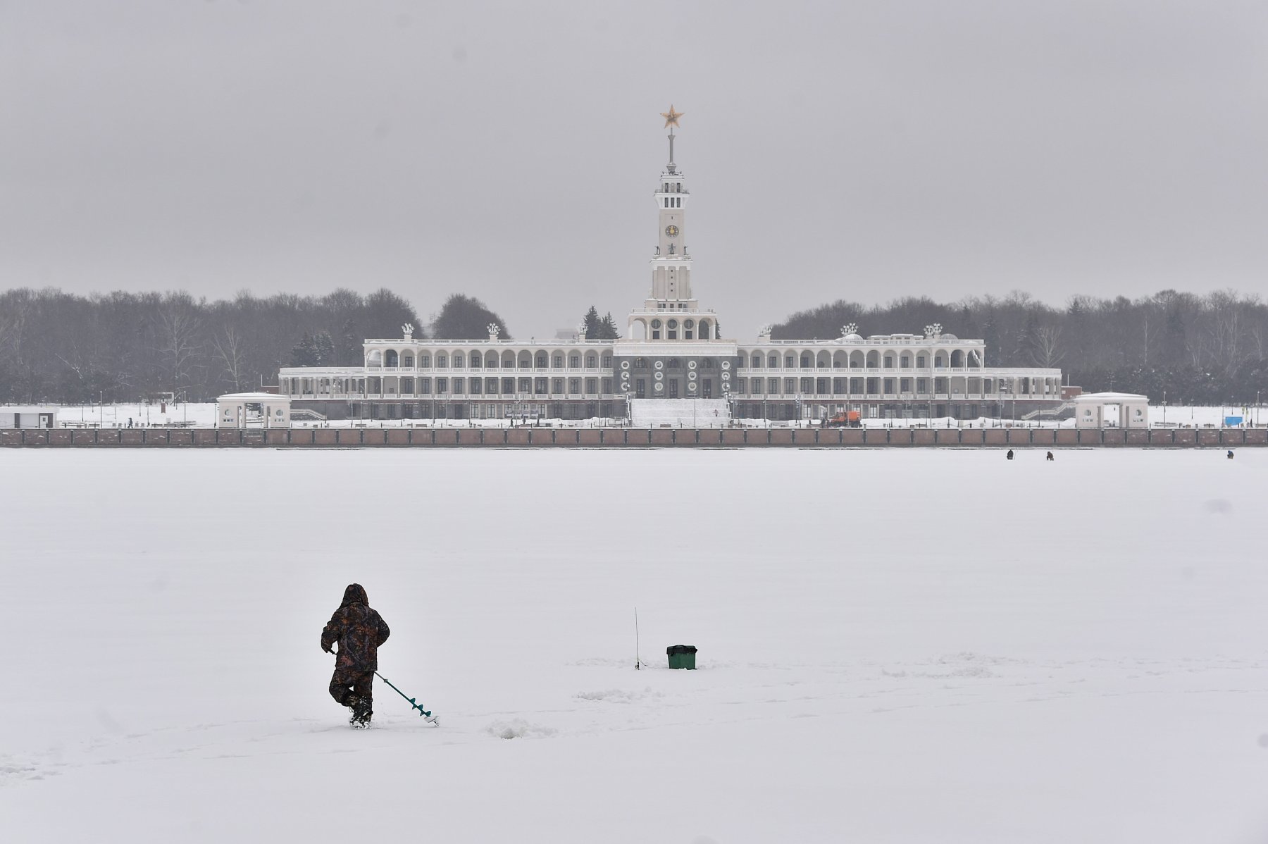 В Москве ожидается снег и до 7 градусов мороза