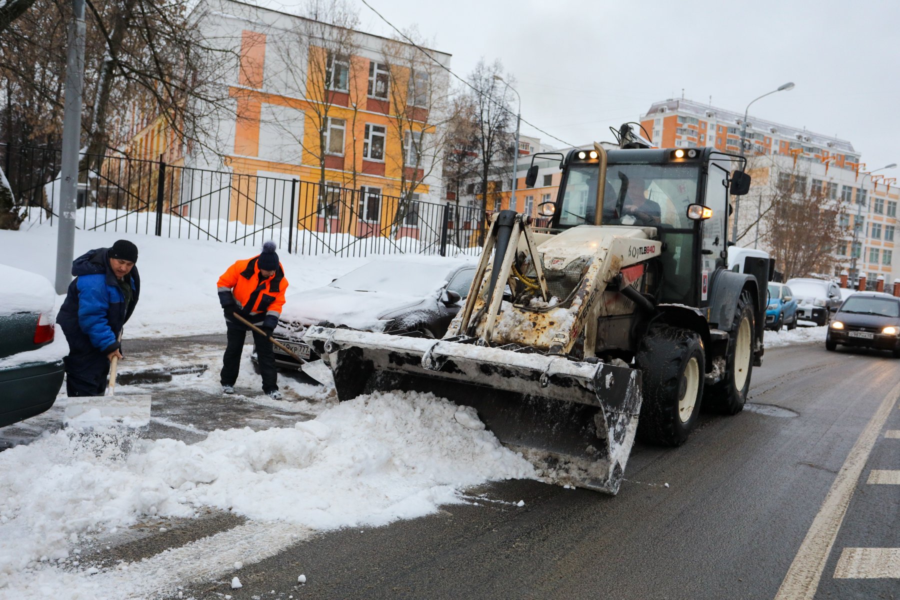 В Московской области из-за непогоды дорожные службы работают в усиленном режиме