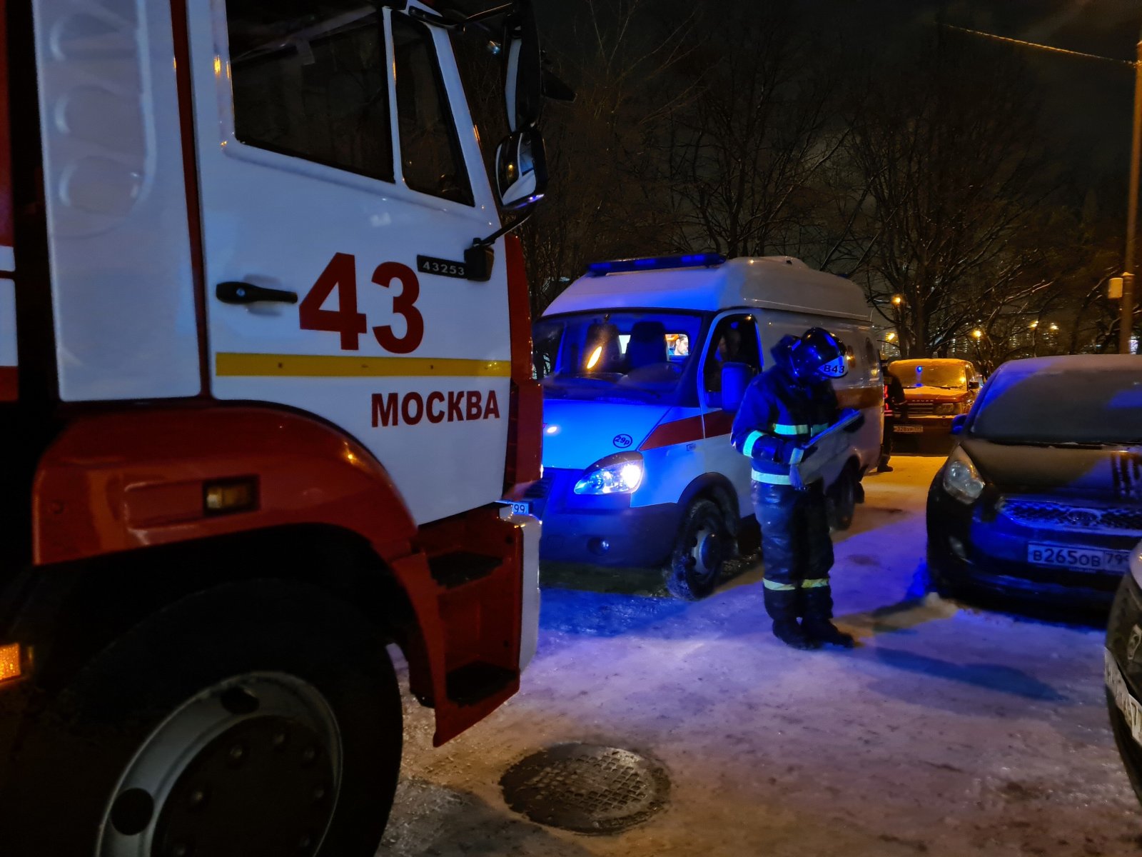 В Москве на Карачаровской улице загорелось общежитие