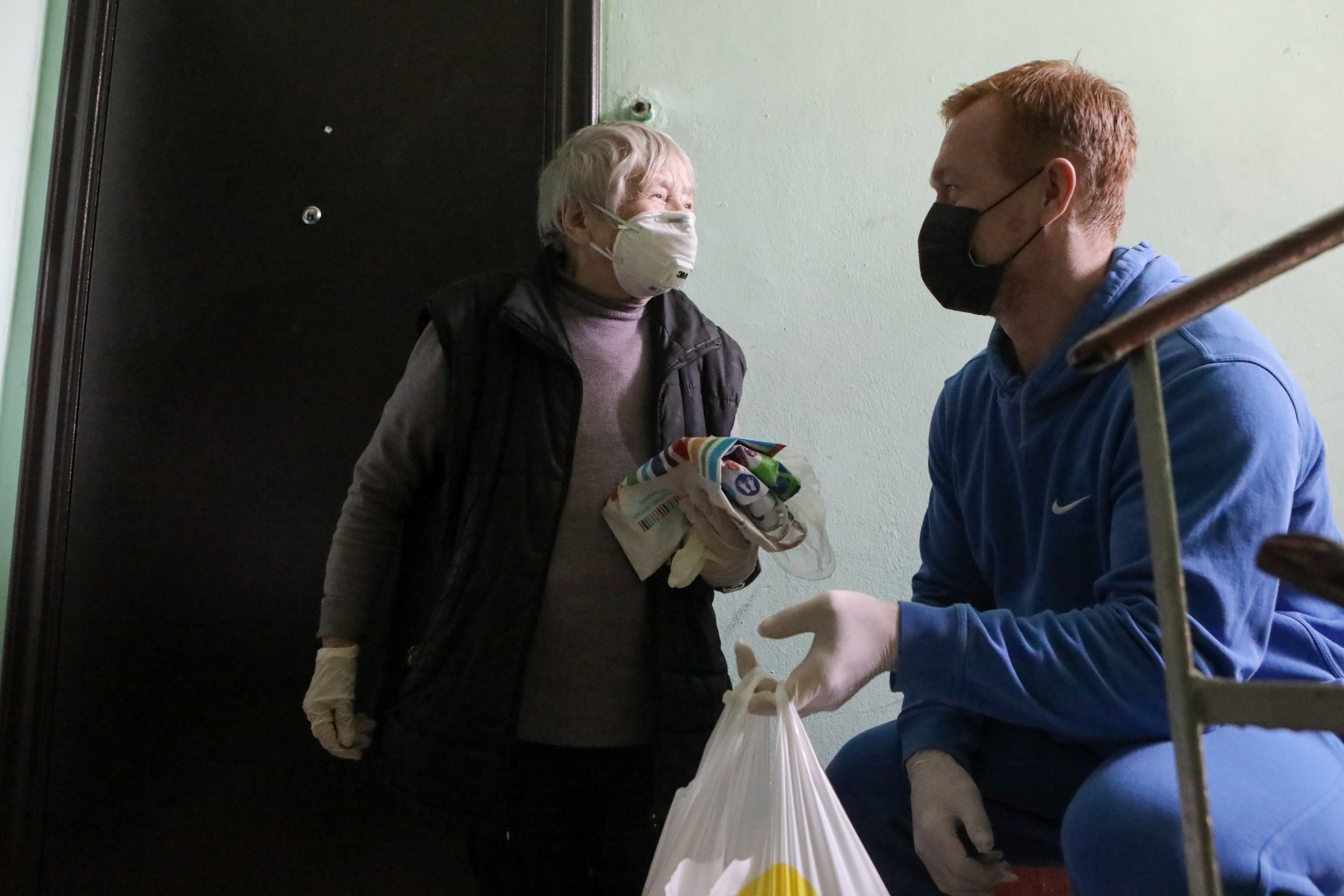 В Подмосковье более 60 тысяч жителей получают социальную помощь на дому