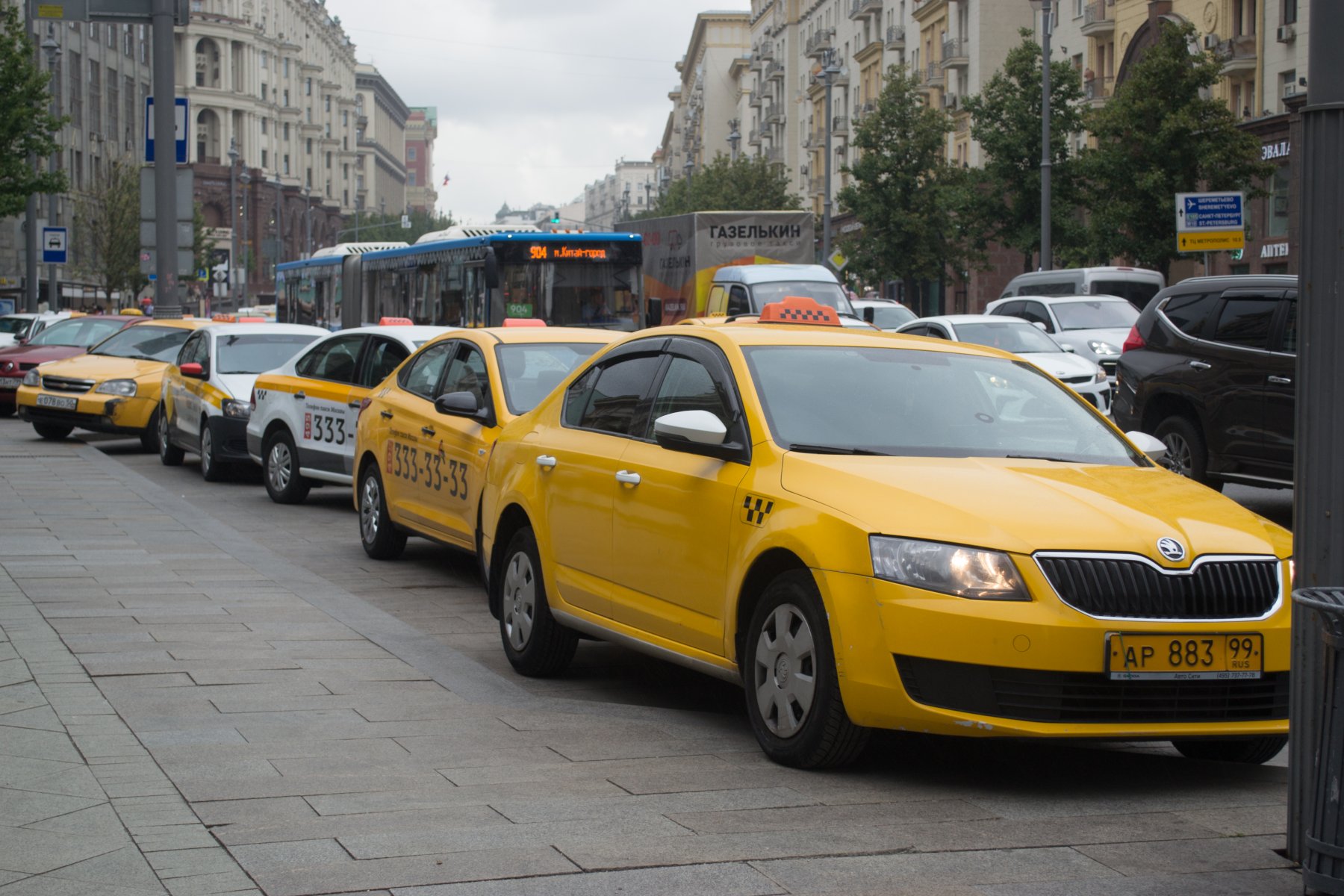 В Чехове продолжается конфликт между водителями автобусов и такси