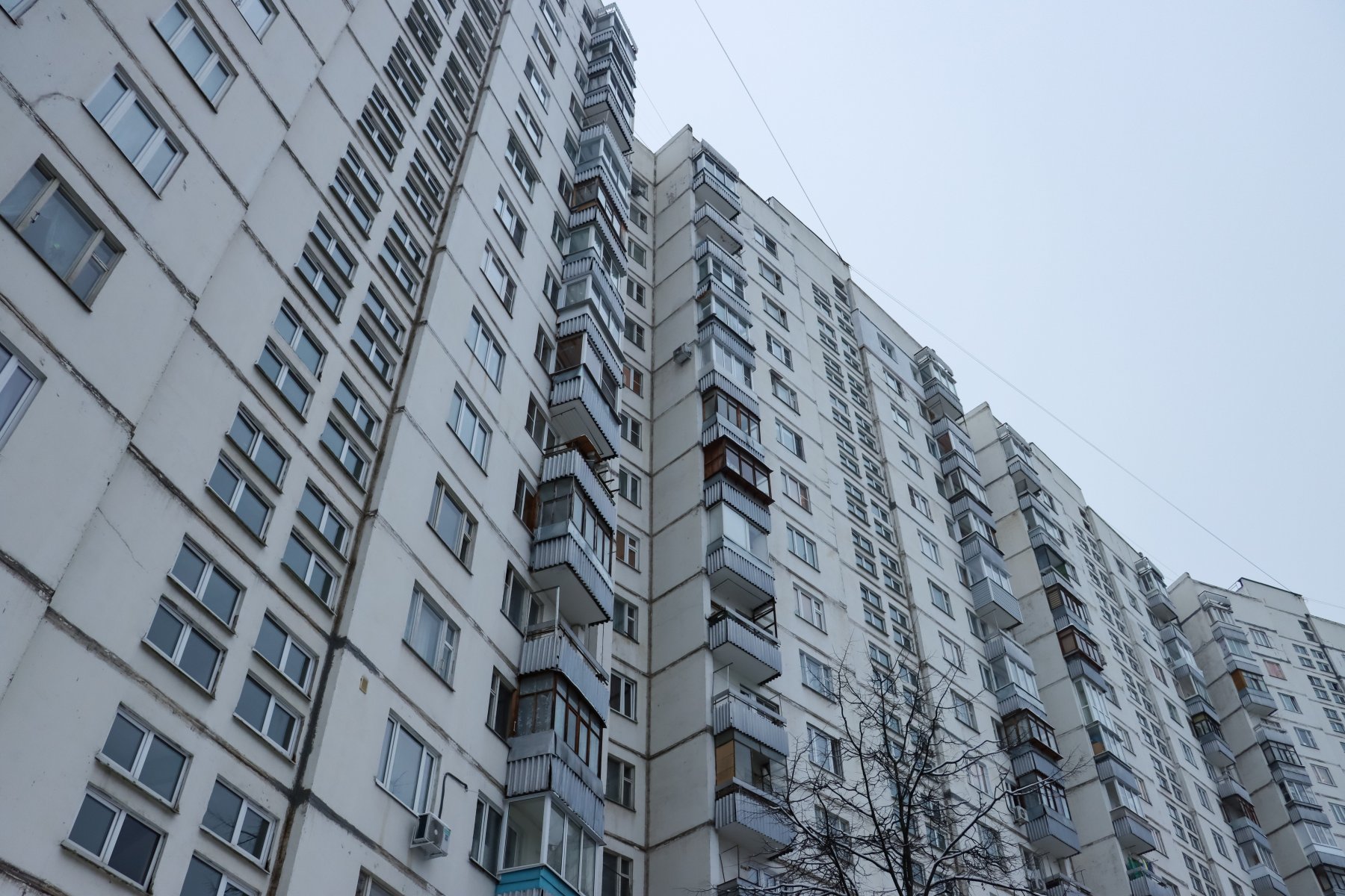 В Москве девочка выпала с 22 этажа и выжила