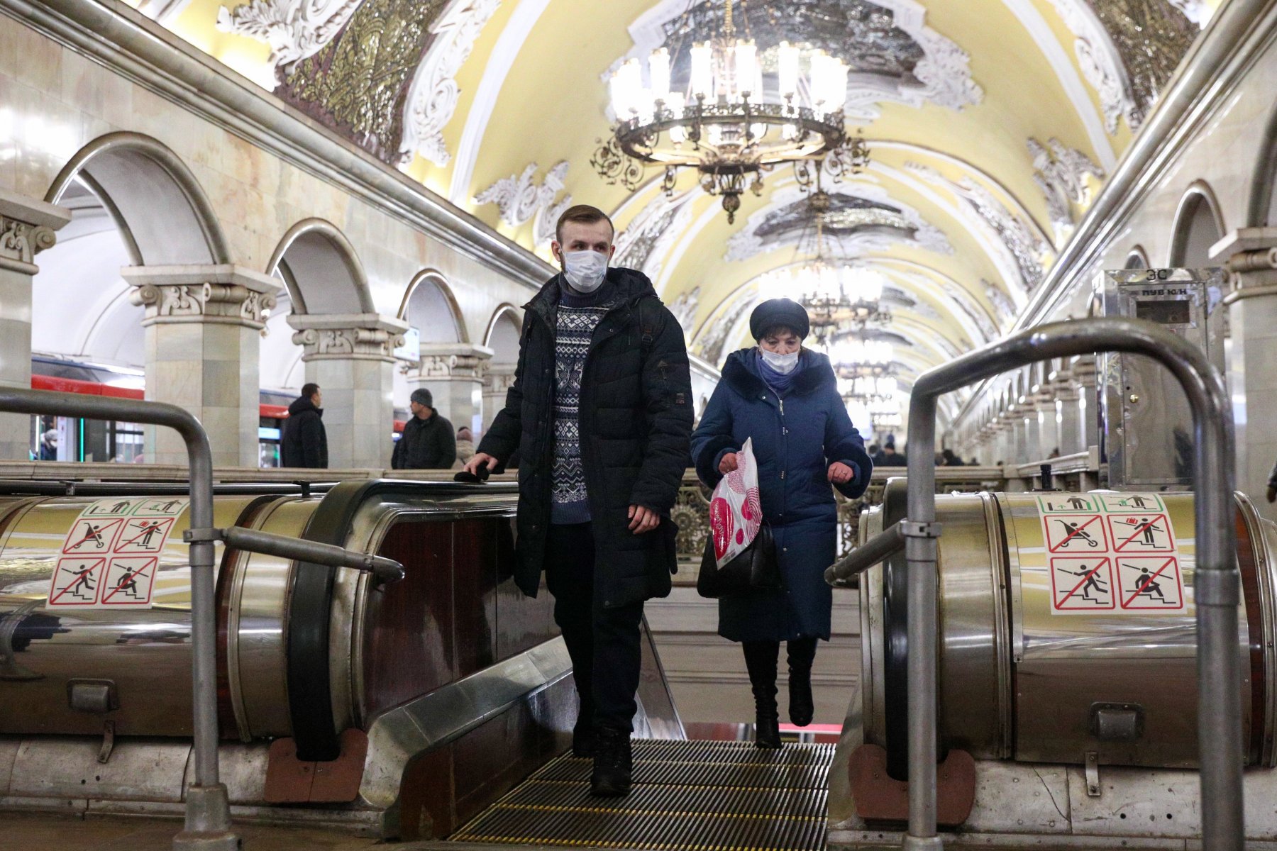Вирусолог: после пандемии тоже нужно носить маски в метро 