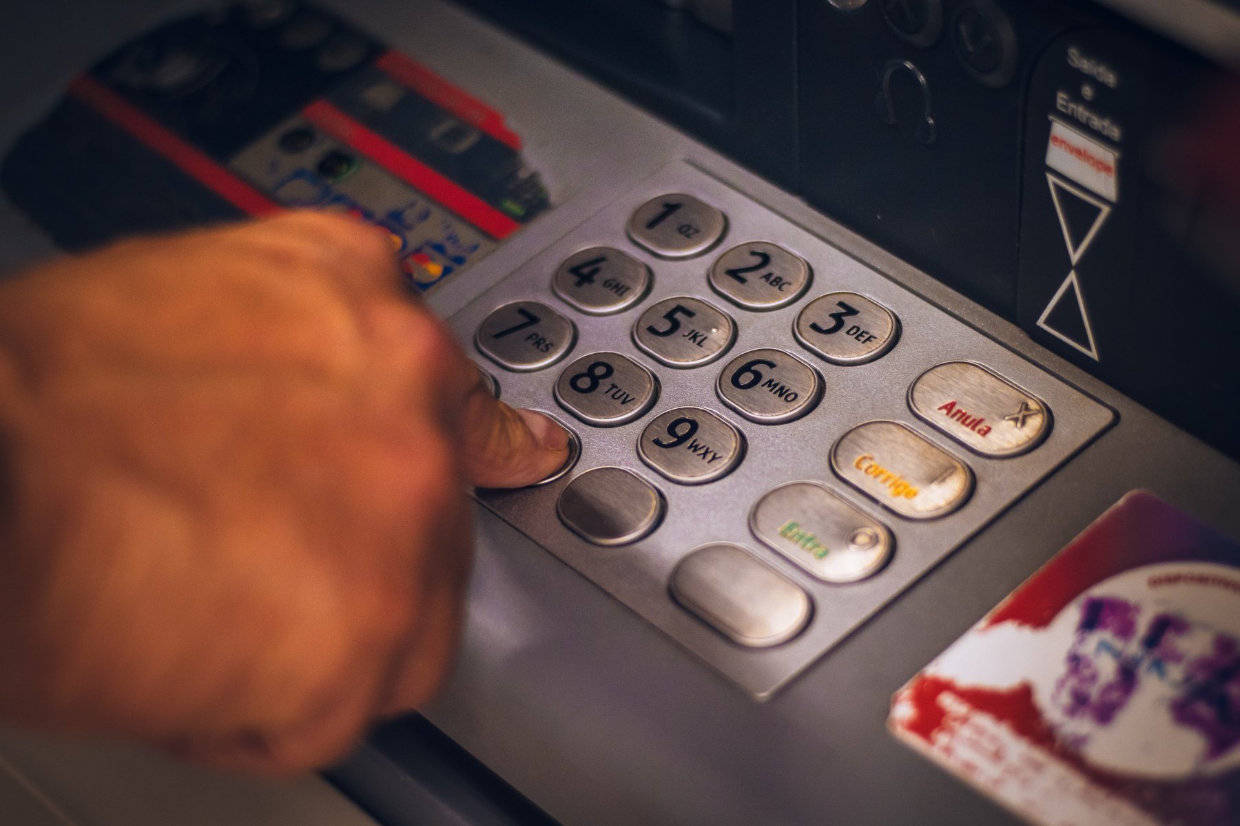 В Подмосковье грабитель взорвал банкомат и себя