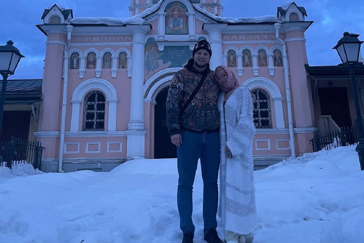 Волочкова отправилась в мужской монастырь с новым любовником