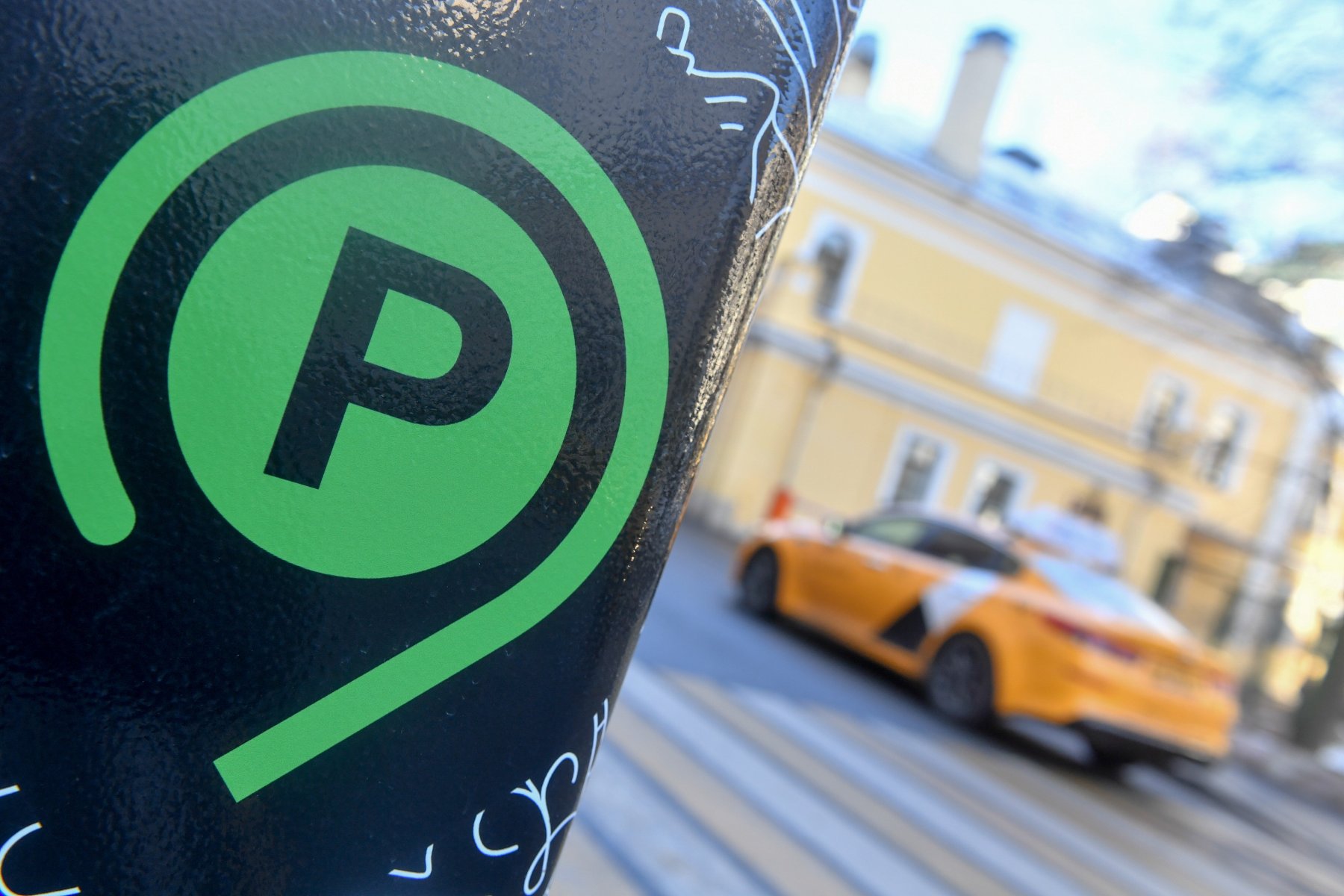 Смольный выдал московское приложение для парковки за собственную разработку