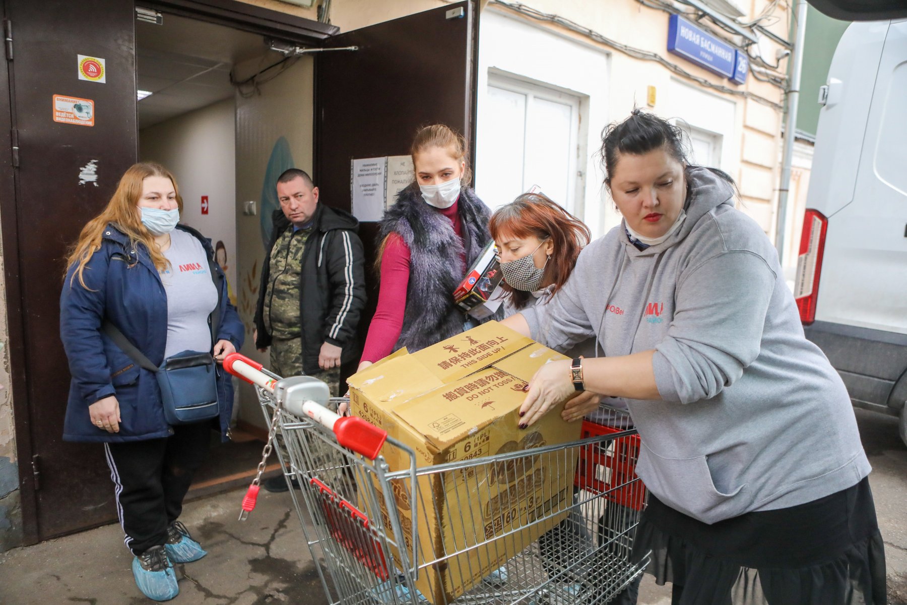 В Москве собрали более 2 тонн продуктов для помощи беженцам ДНР и ЛНР