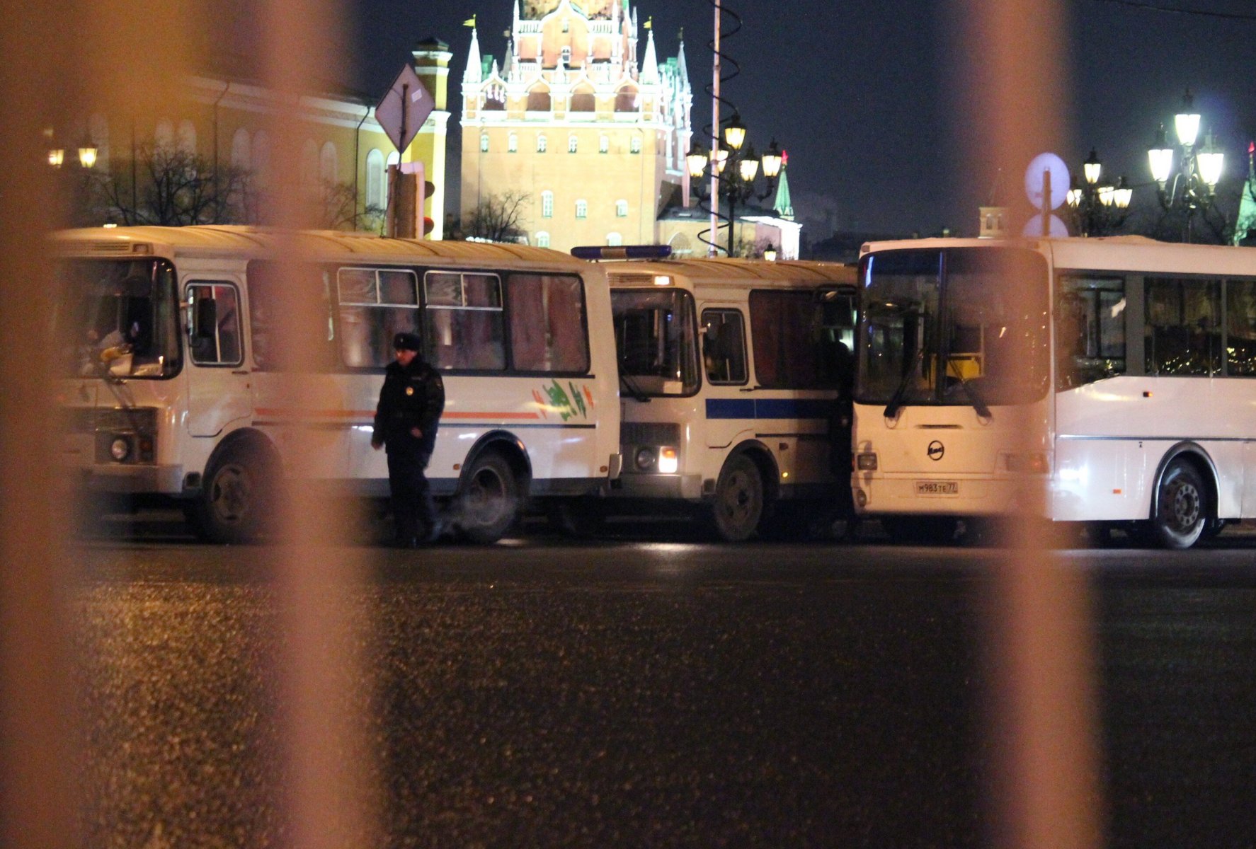 В центре Москвы начали задерживать участников несогласованной акции