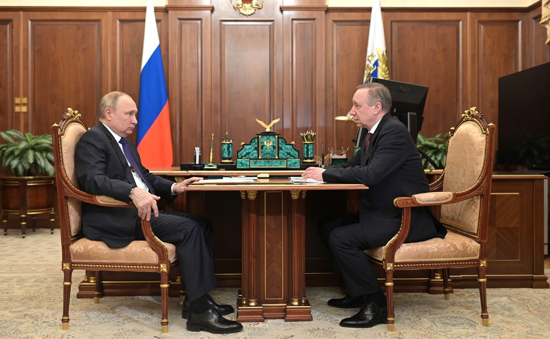 Амосов: претензии петербуржцев к Смольному не зависят от встреч Беглова и Путина