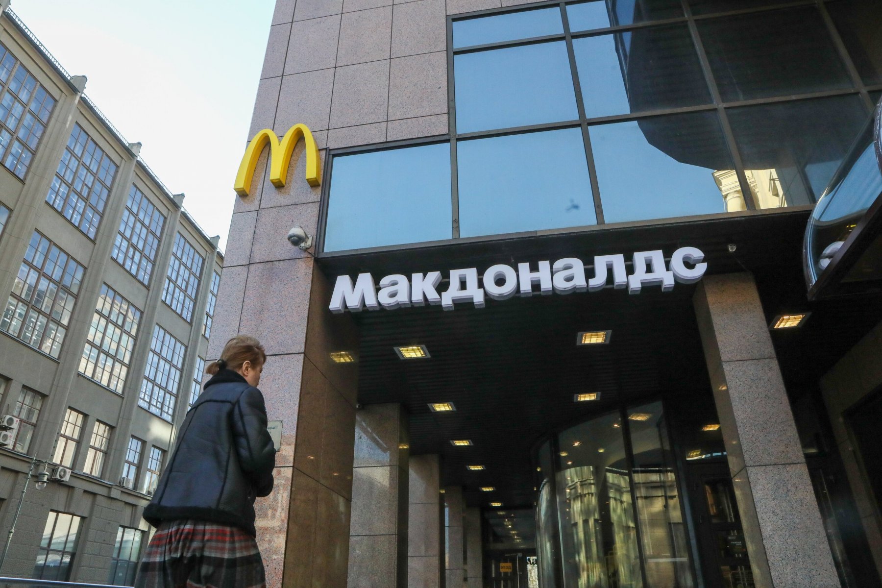 Власти Москвы планируют создать новую сеть фаст-фуда вместо McDonald`s 