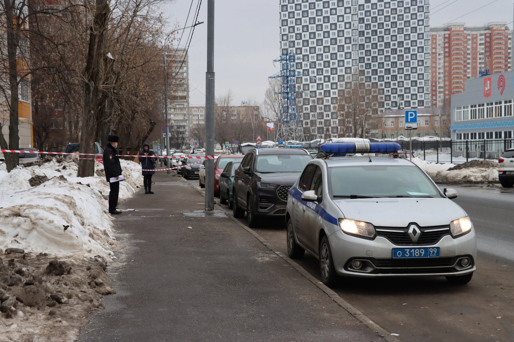 В Подмосковье неизвестные обстреляли ворота здания полиции