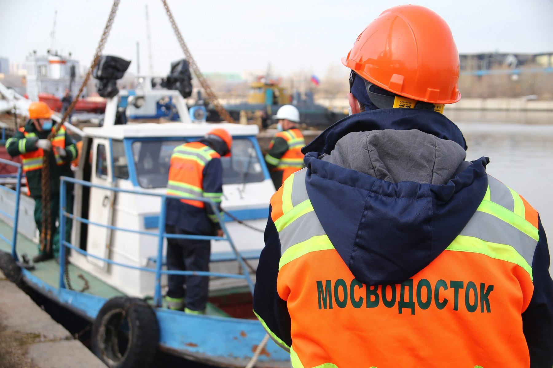 В Москве коммунальный флот готовят к открытию речной навигации   