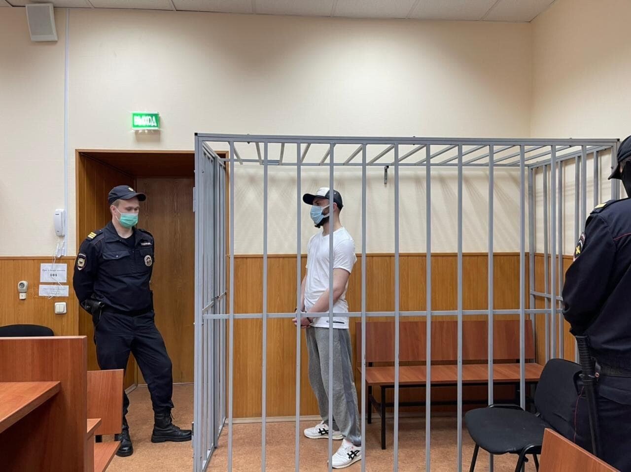 В Москве завершено расследование дела об избиении двух полицейских в метро