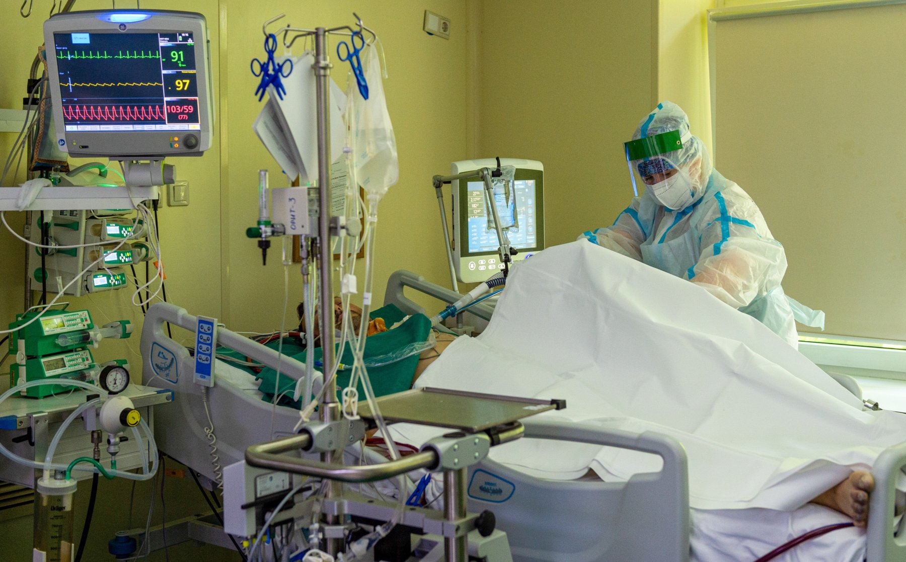 В Подмосковье суточная госпитализация пациентов с COVID-19 снизилась на 60,5%