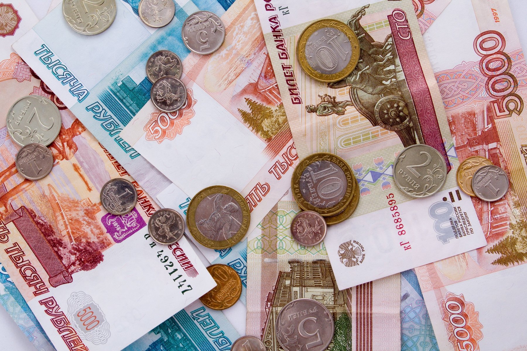 Правительство РФ потратит 505 млрд рублей на выплаты семьям с детьми