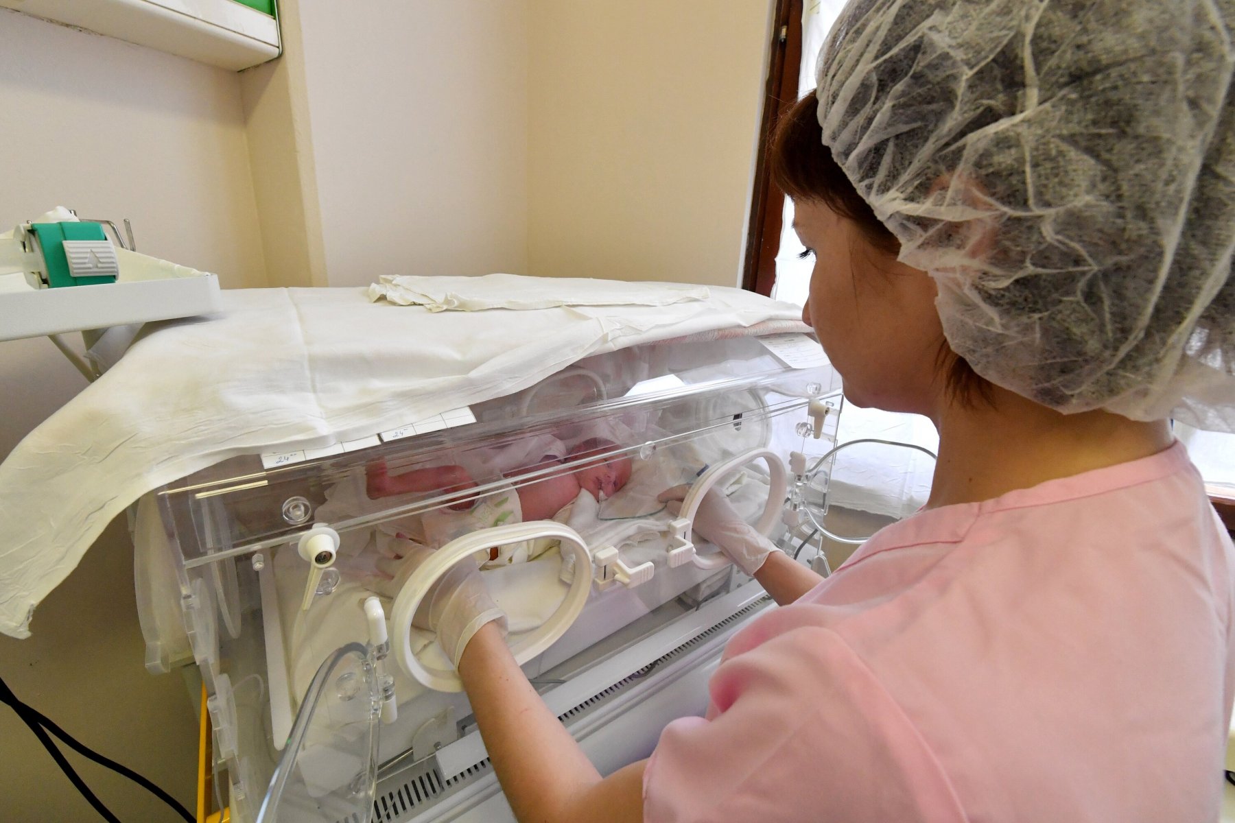 Чудо в Наро-Фоминске: врачи выходили крошечного новорожденного ребенка
