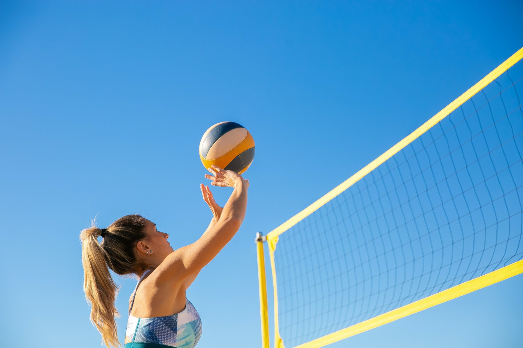 Летом в парках Подмосковья откроют 50 дополнительных площадок для пляжного волейбола