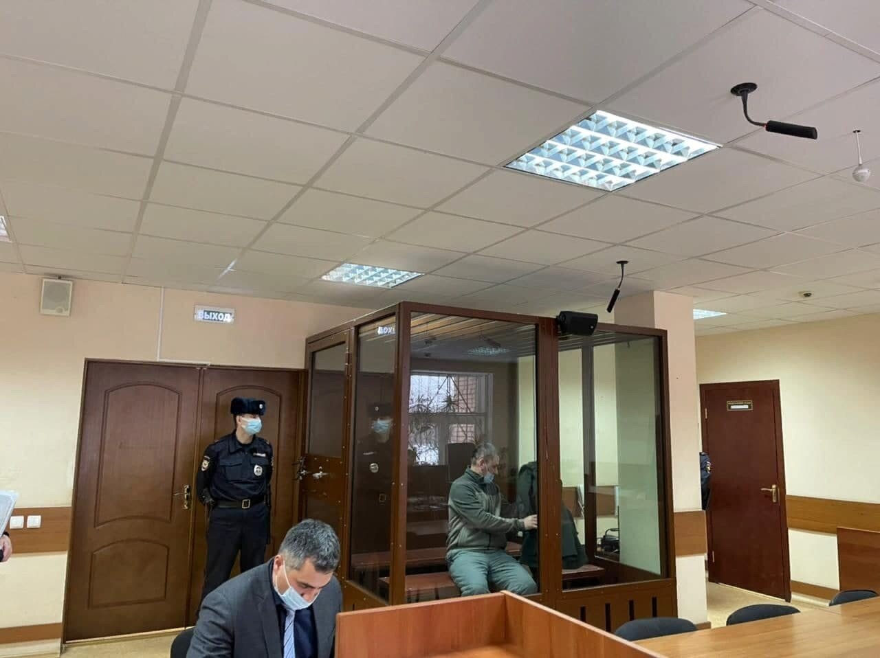 В Москве арестовали бросившего «коктейль Молотова» в полицейский автобус мужчину