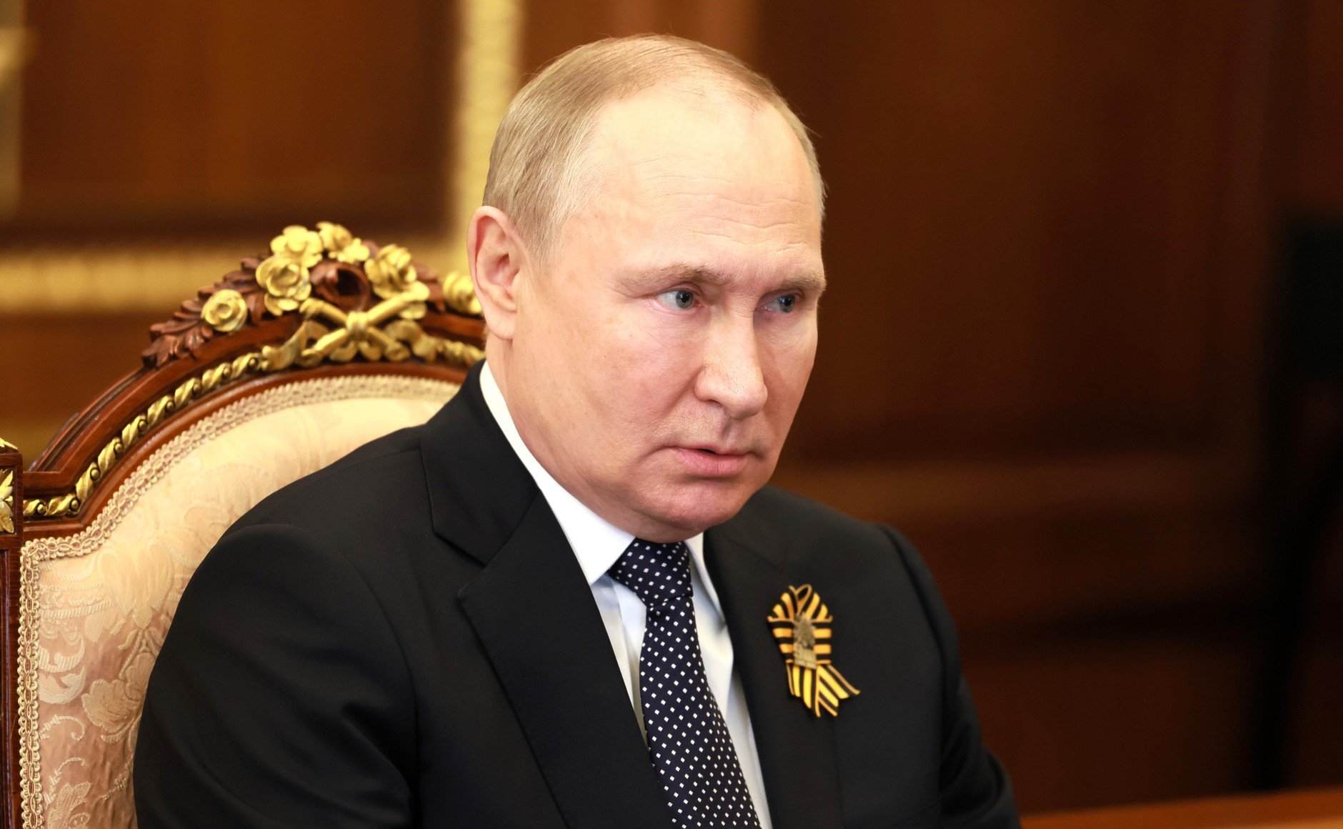 Путин поручил организовать группу для выработки новых механизмов международных расчетов
