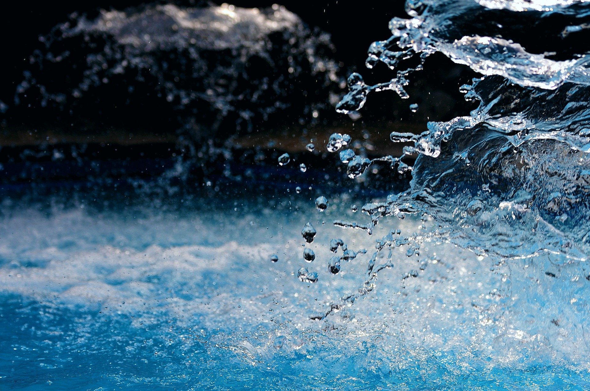 В Одинцово неизвестные вылили синее вещество в фонтан