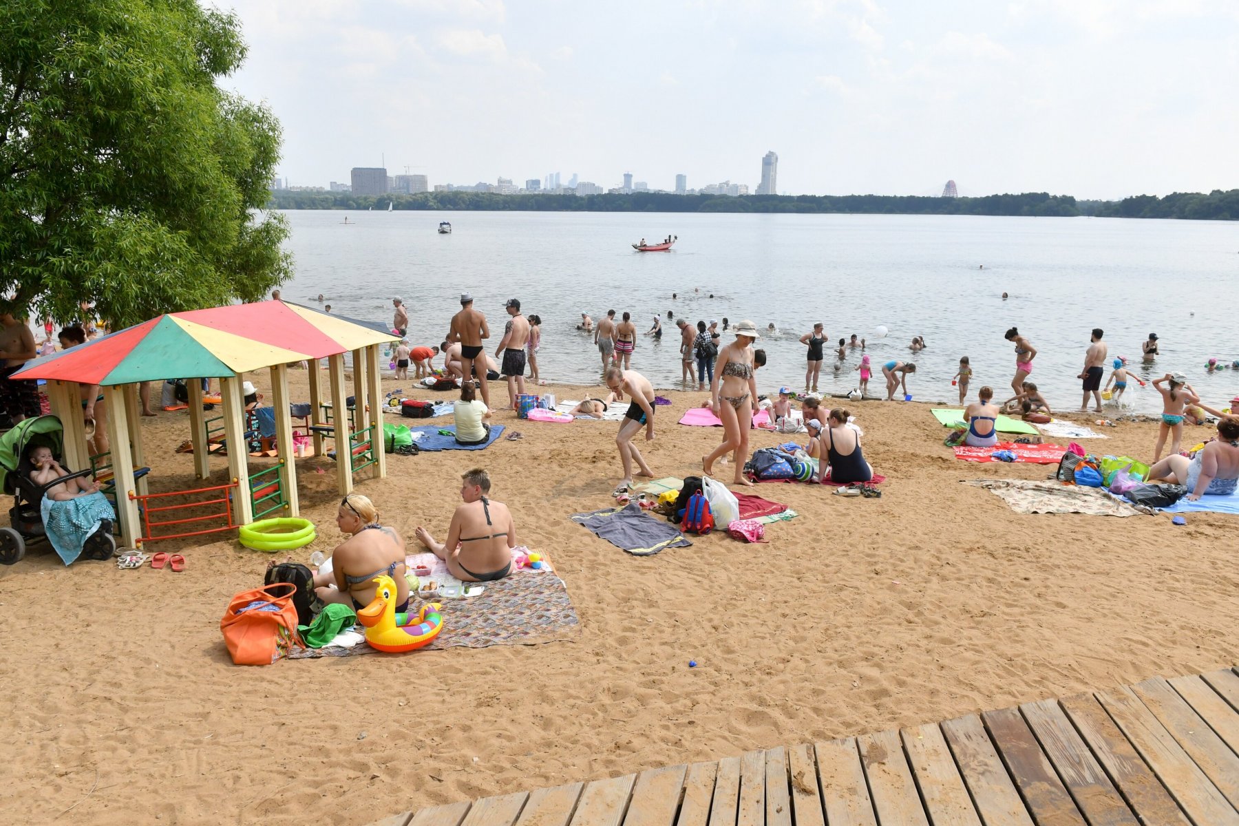Летом в Подмосковье откроются почти 120 пляжей 
