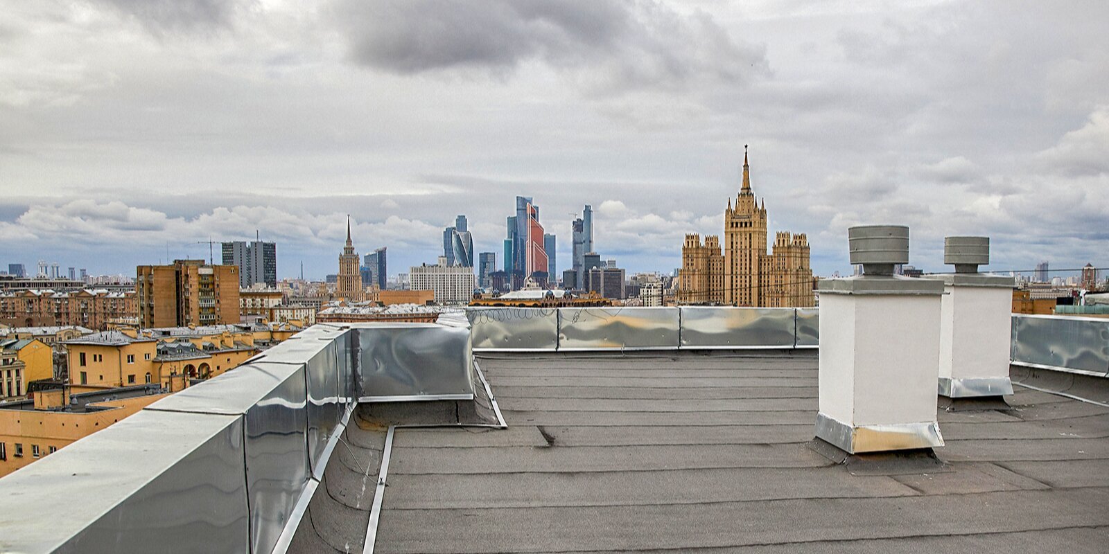 В Москве ремонтируют крыши 1179 жилых домов