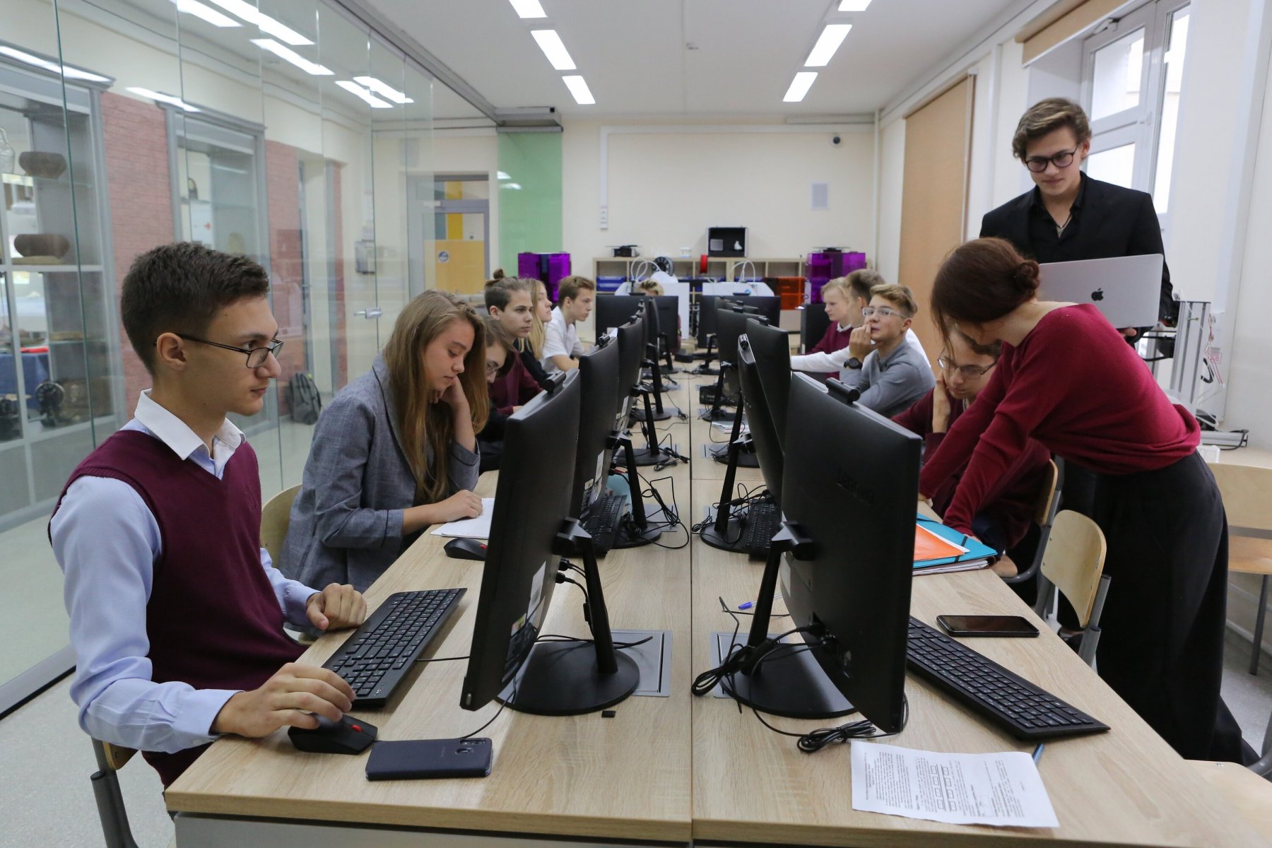 Четыре тысячи школьников из Подмосковья соревновались в программировании на олимпиаде от Яндекс Учебника