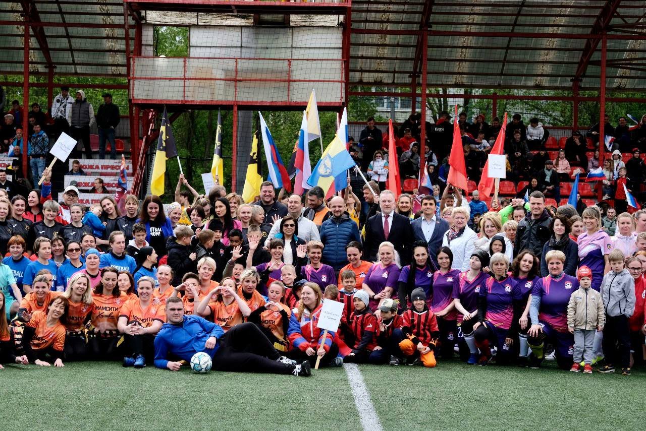 В Подмосковье прошел футбольный турнир для женщин с детьми 