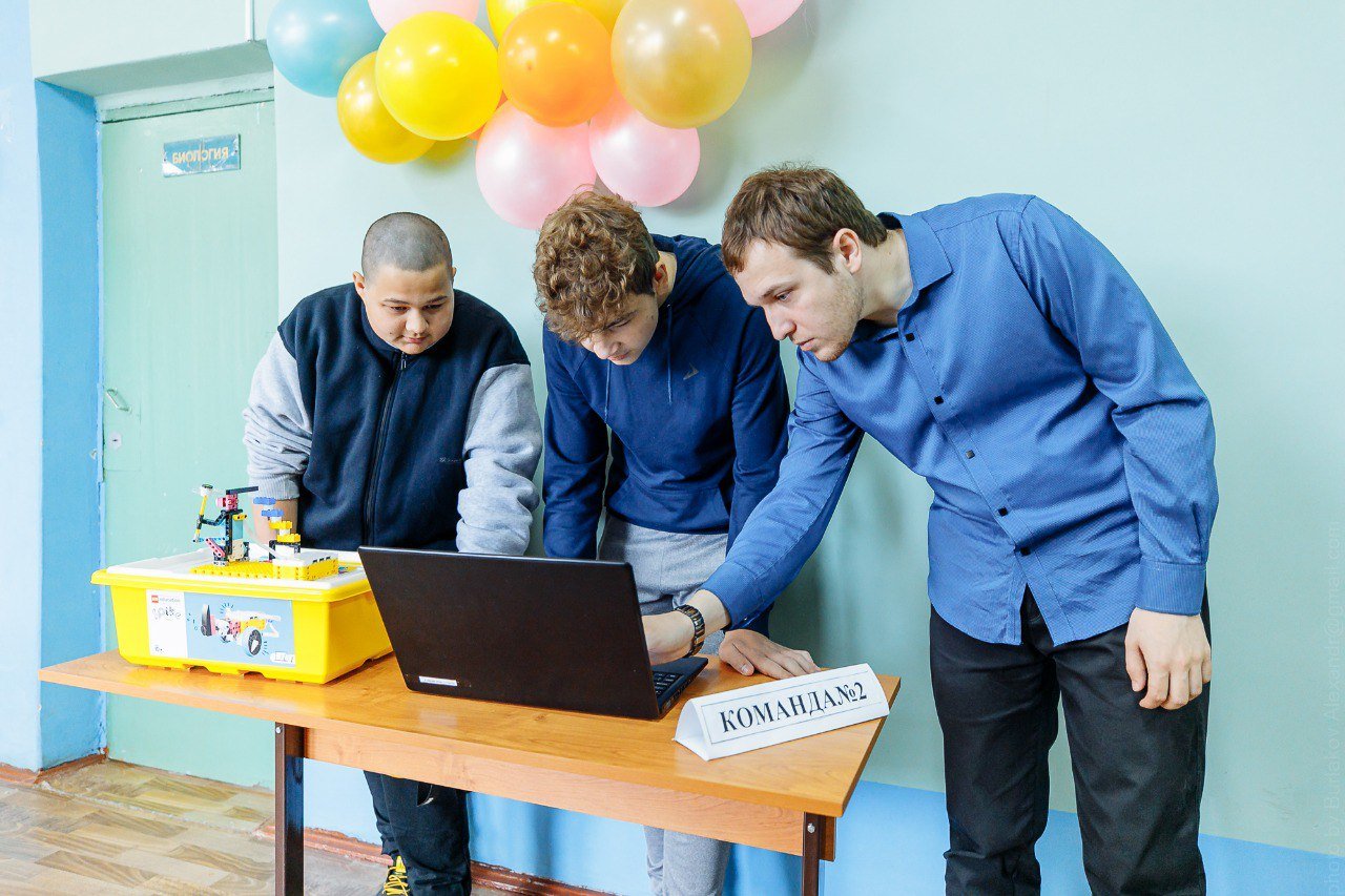 Учитель Ильинской школы Виталий Лавренёв получил грант подмосковной МГЕР на проведение фестиваля по робототехнике «Мой робот»