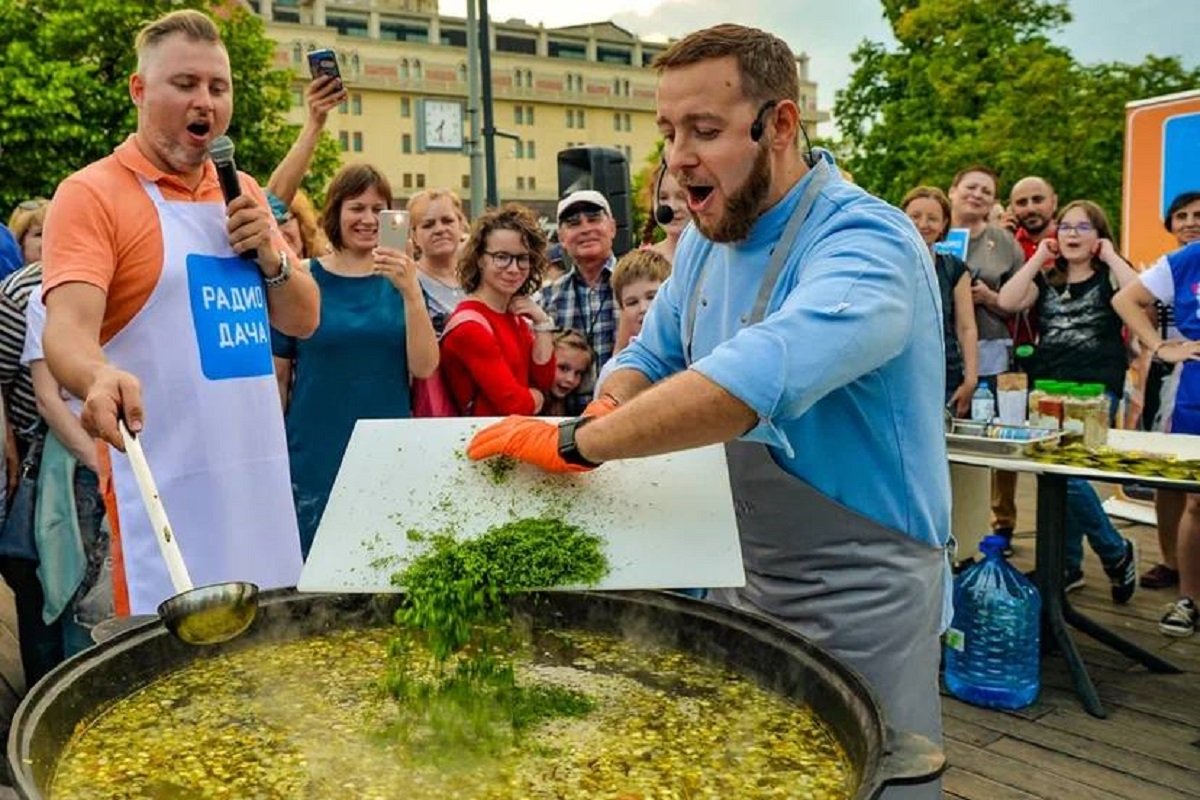 На фестивале «Рыбная неделя в Москве» сварят 100 литров ухи с белыми грибами