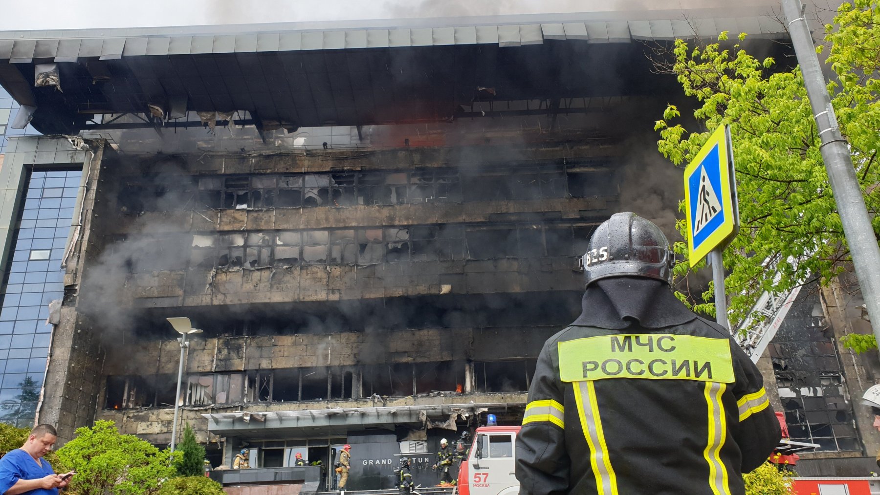 Сотрудник загоревшегося в Москве бизнес-центра рассказал детали эвакуации