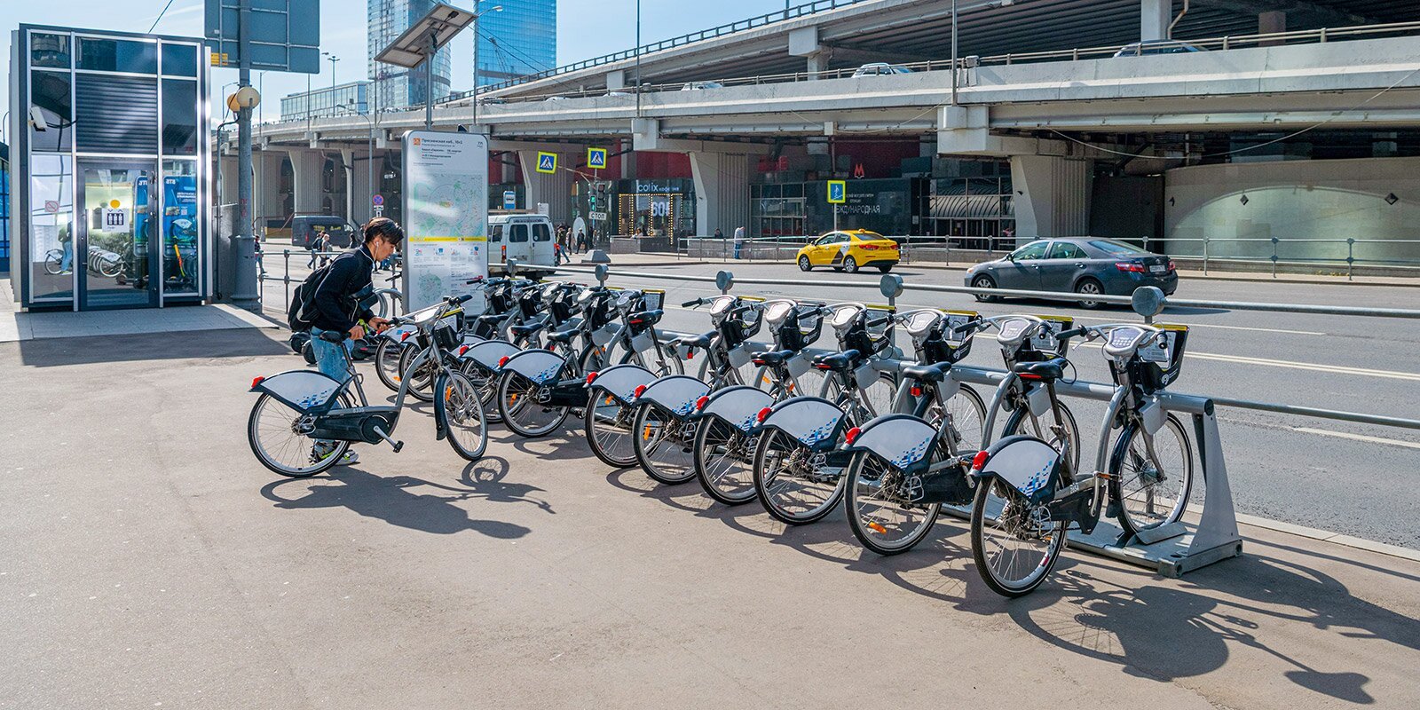В столице перекроют несколько улиц для велогонки «Пять колец Москвы» 