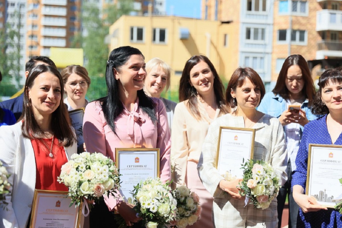 В Подмосковье еще 20 воспитателей получили сертификаты на покупку жилья 