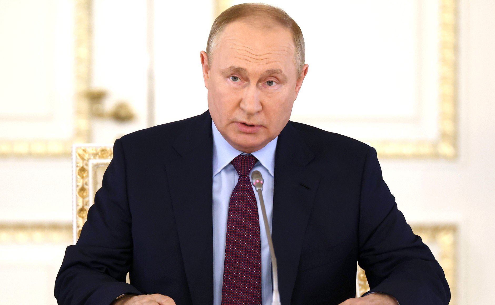 Владимир Путин поручил продлить действие программы «Жилье и городская среда»