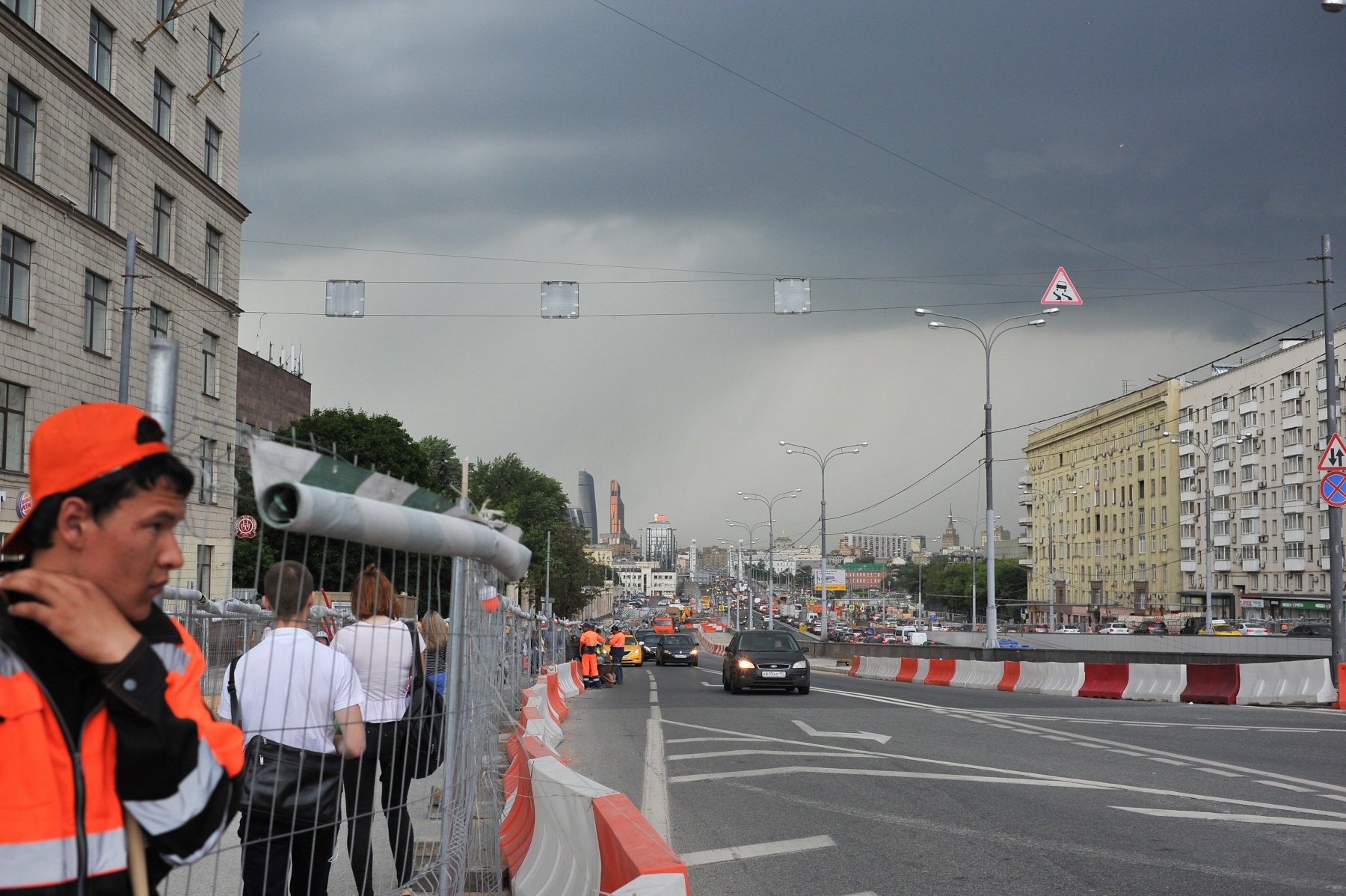 В Подмосковье ожидается шквалистый ветер и гроза