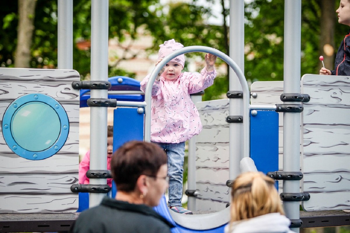 В Подмосковье появилось более 50 «губернаторских» детских площадок 