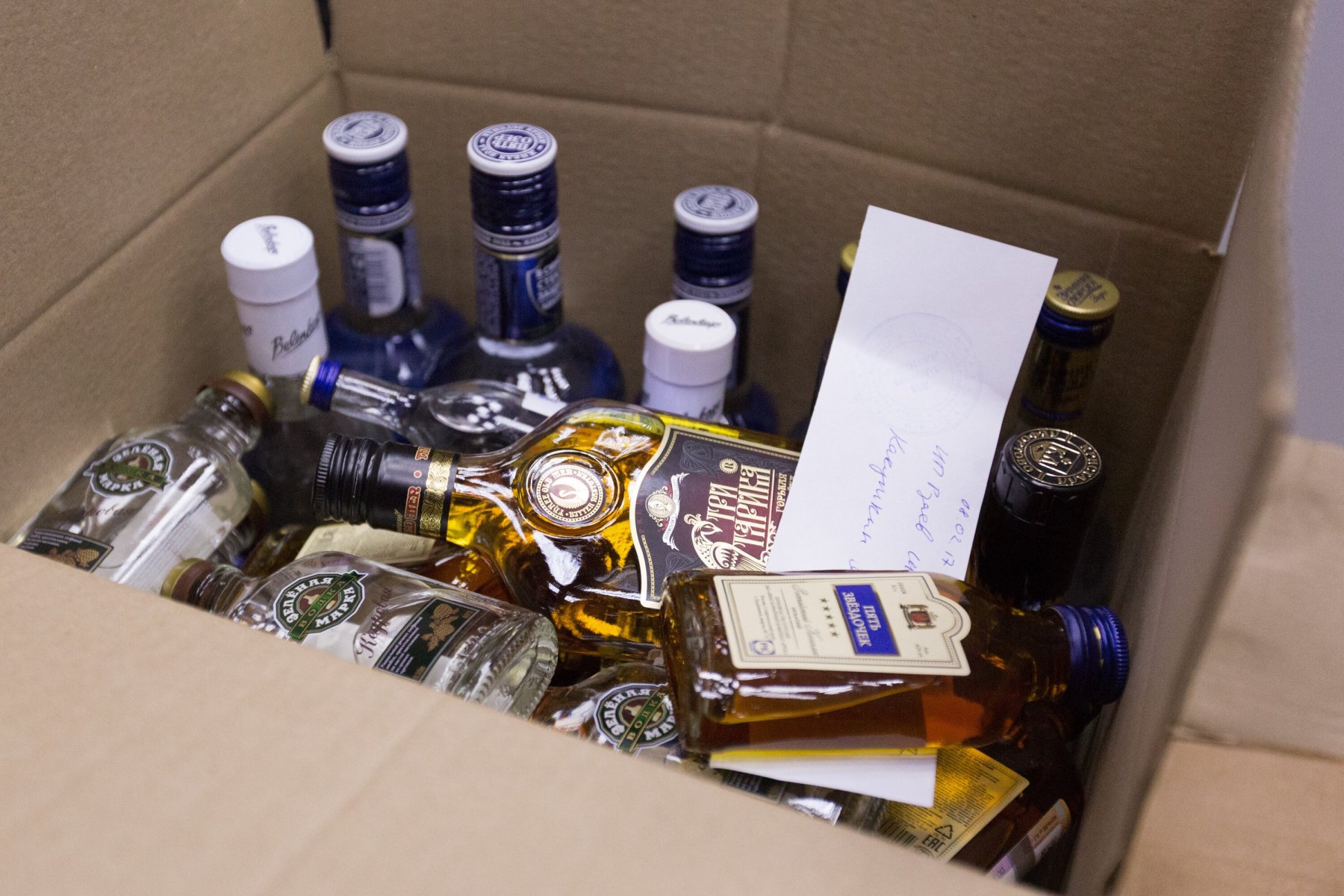 В Щелково пресечена деятельность производителя и торговца поддельным алкоголем 