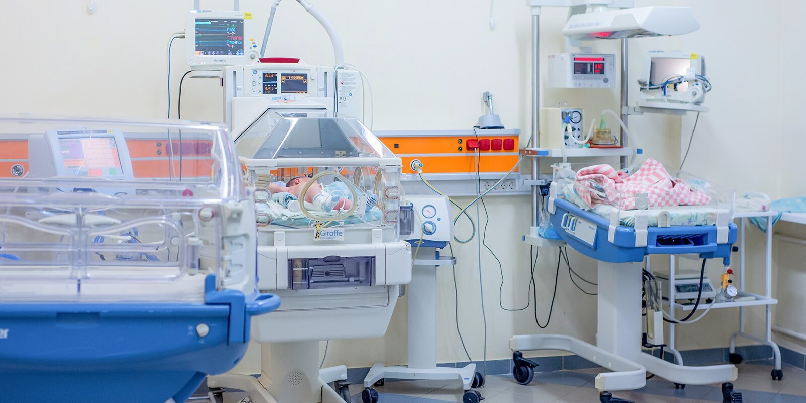 В столичные роддома поступит свыше 470 инкубаторов для новорожденных